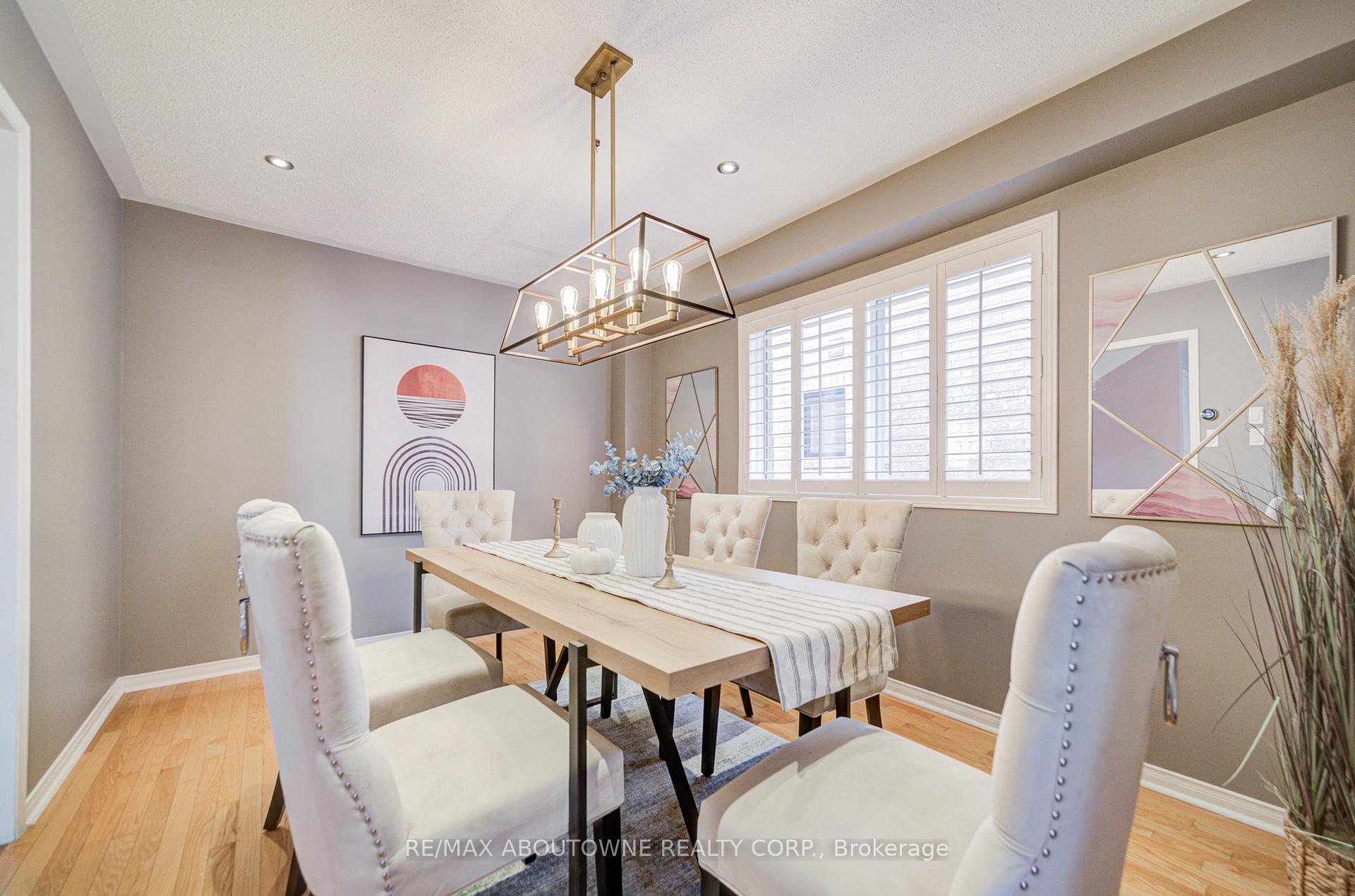 3041 Caulfield Crescent