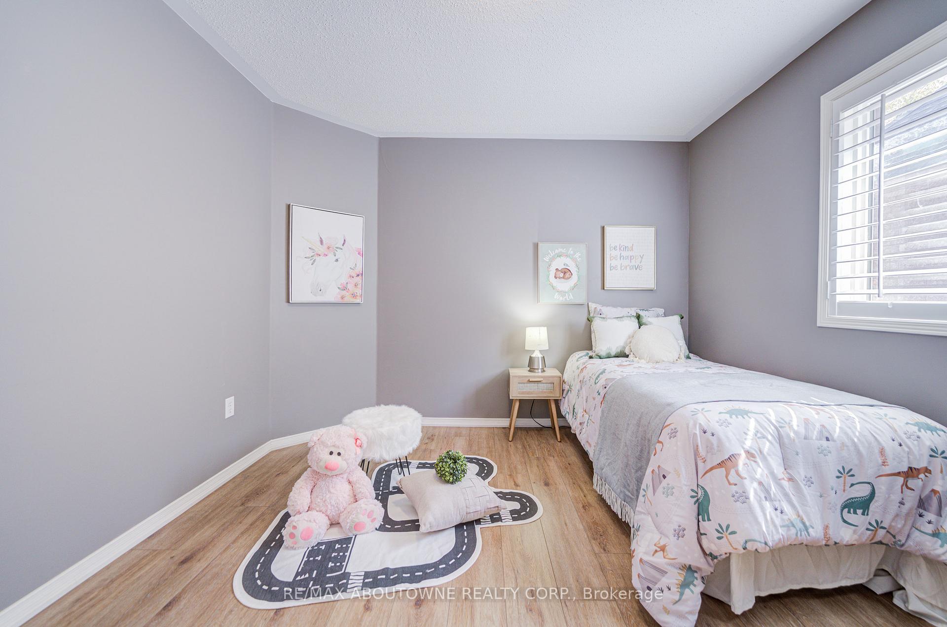 3041 Caulfield Crescent