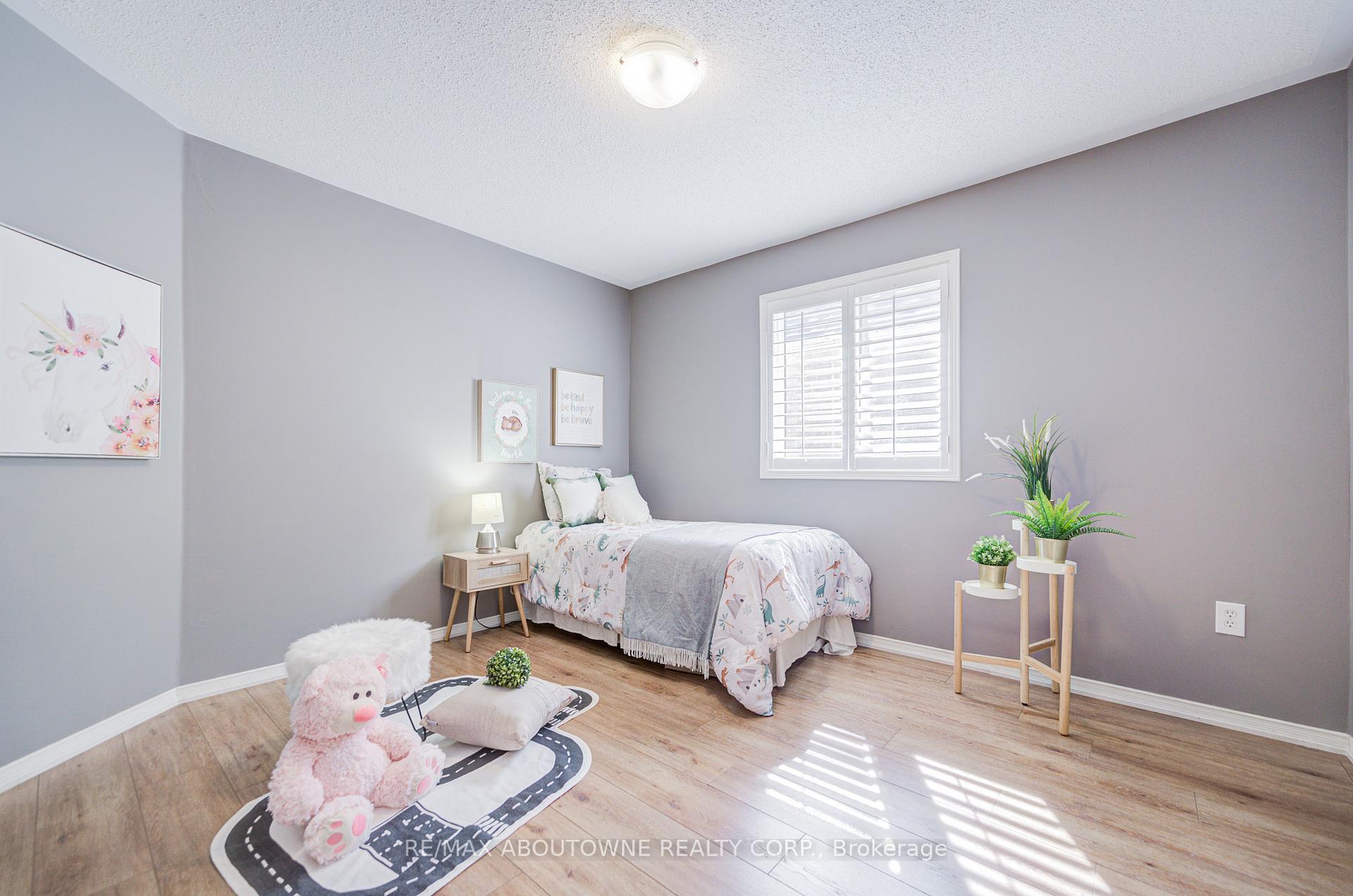 3041 Caulfield Crescent