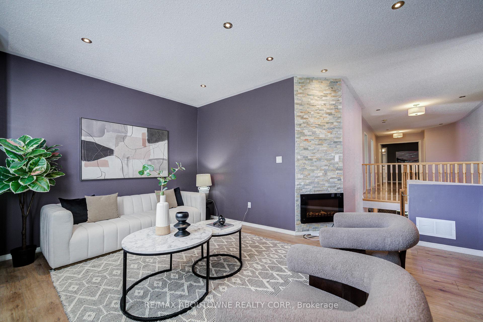 3041 Caulfield Crescent