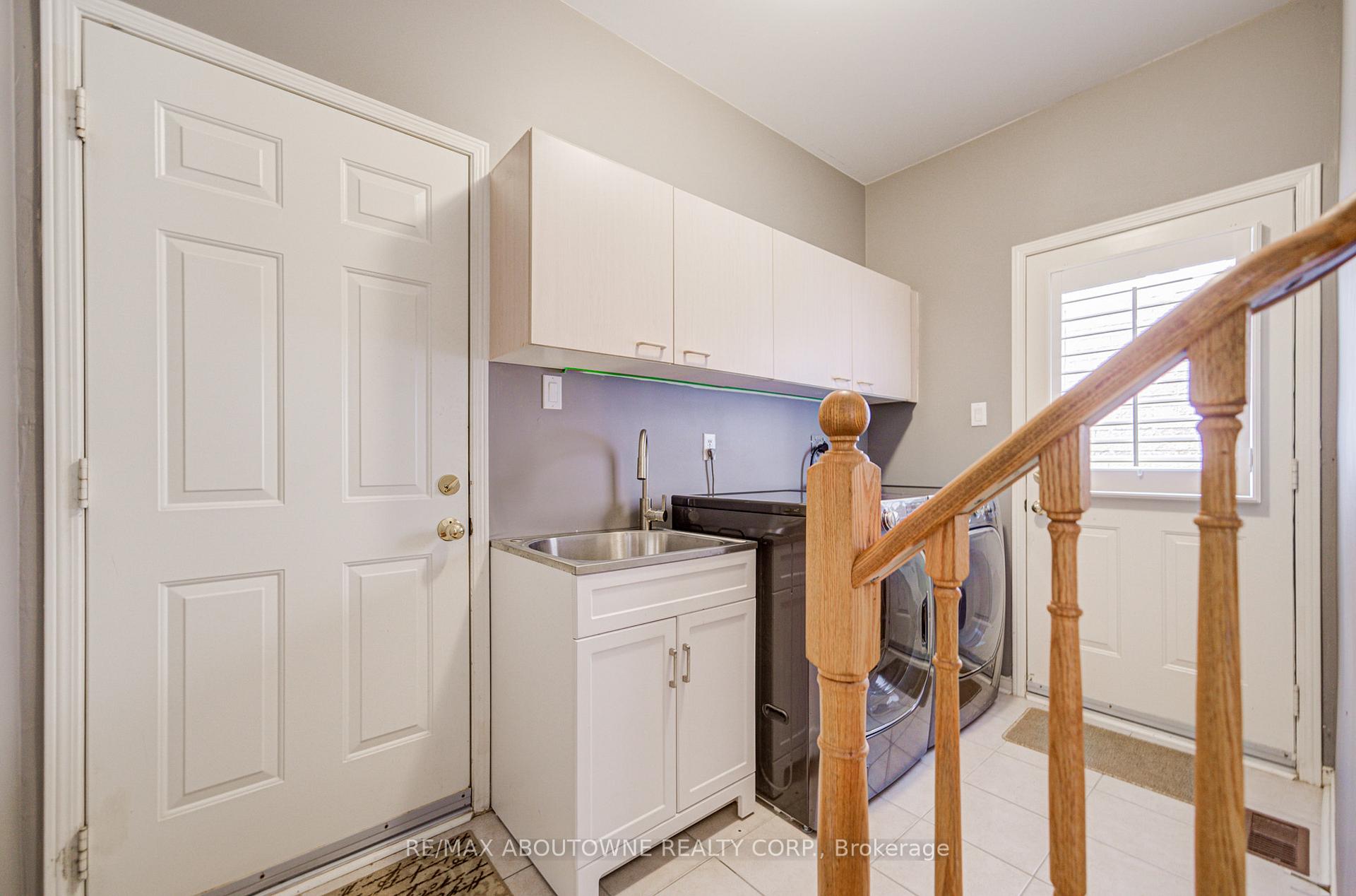 3041 Caulfield Crescent