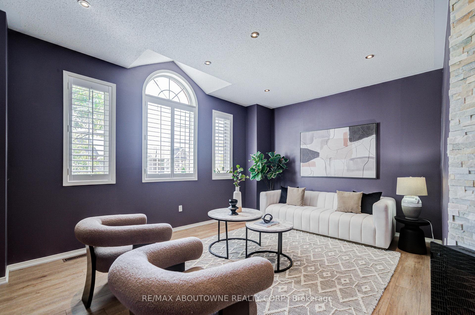 3041 Caulfield Crescent