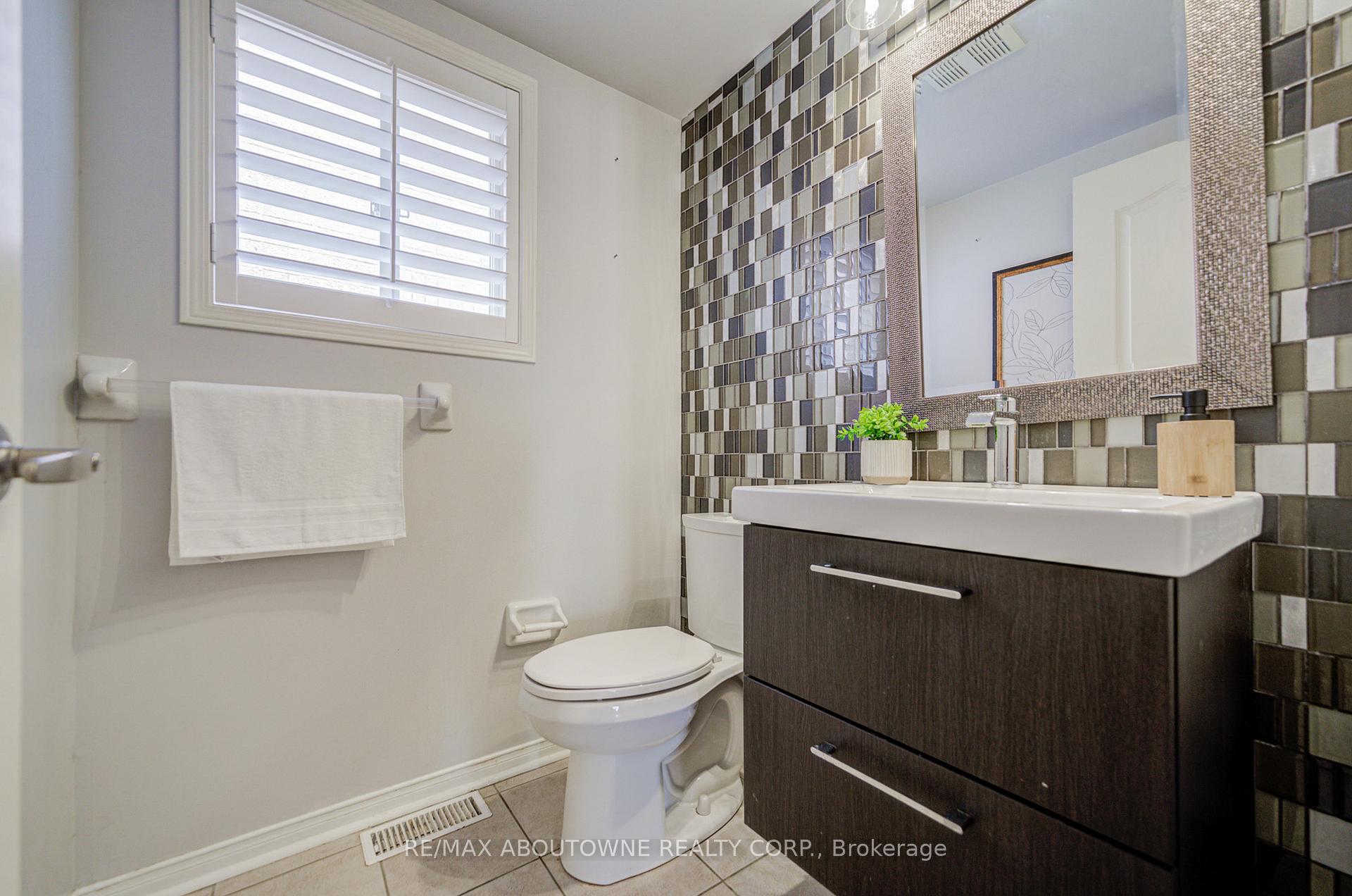 3041 Caulfield Crescent