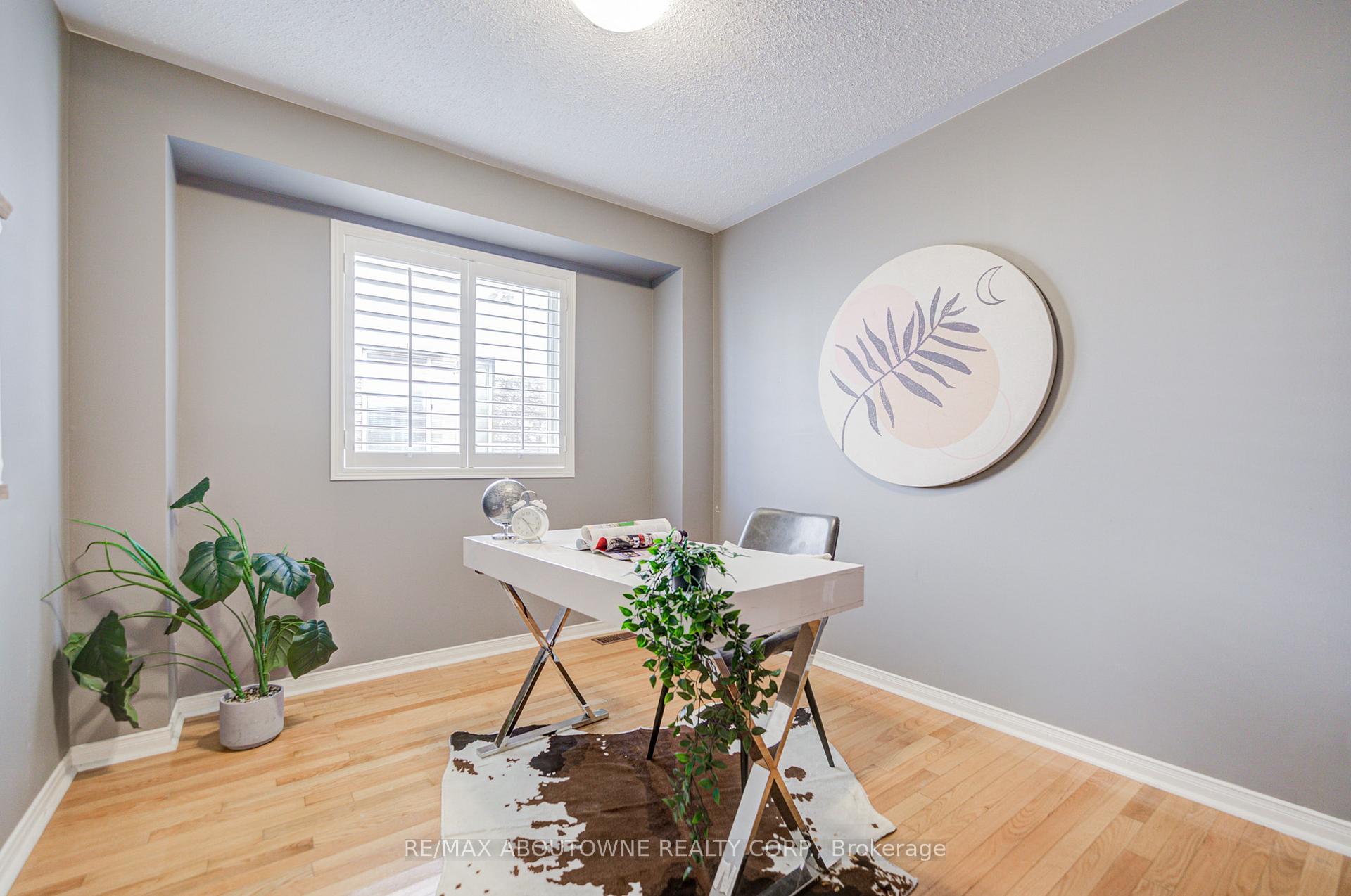 3041 Caulfield Crescent