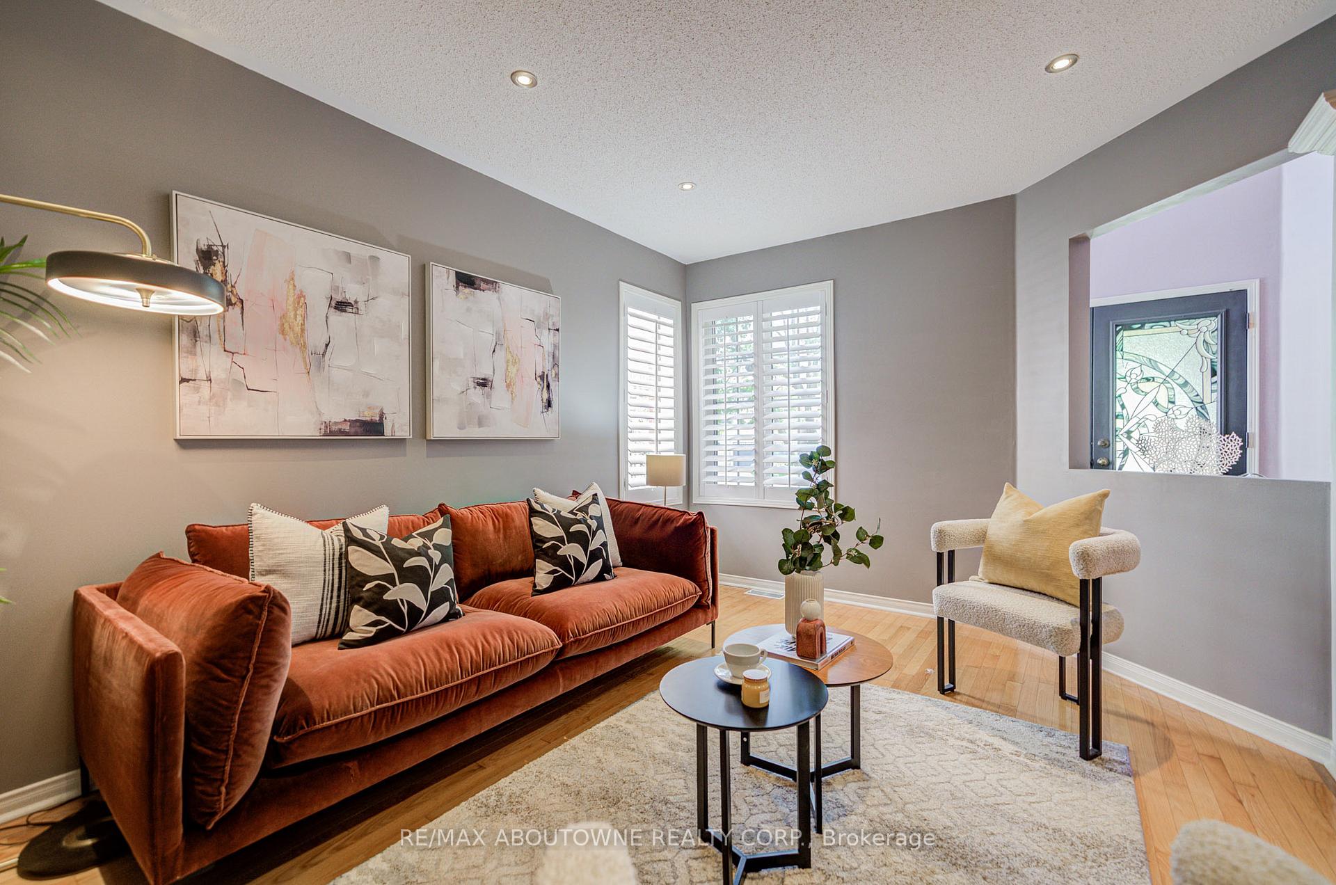 3041 Caulfield Crescent