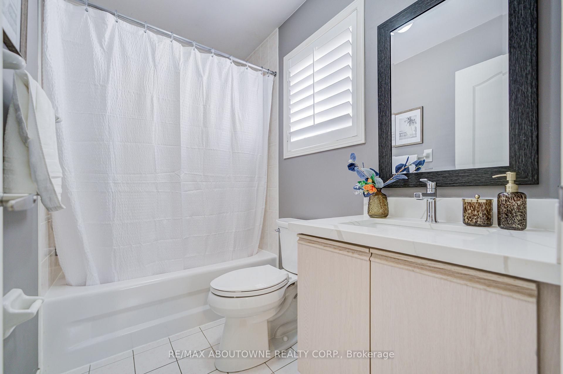 3041 Caulfield Crescent