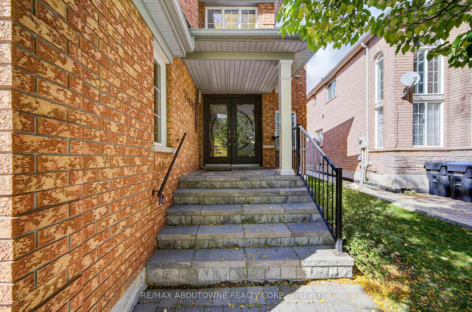 3041 Caulfield Crescent