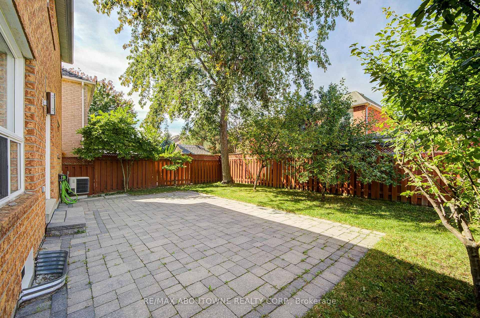 3041 Caulfield Crescent