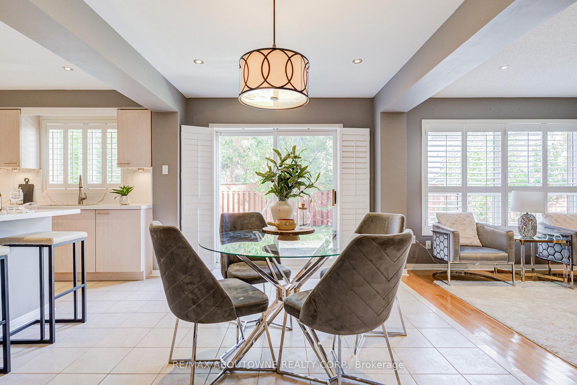 3041 Caulfield Crescent