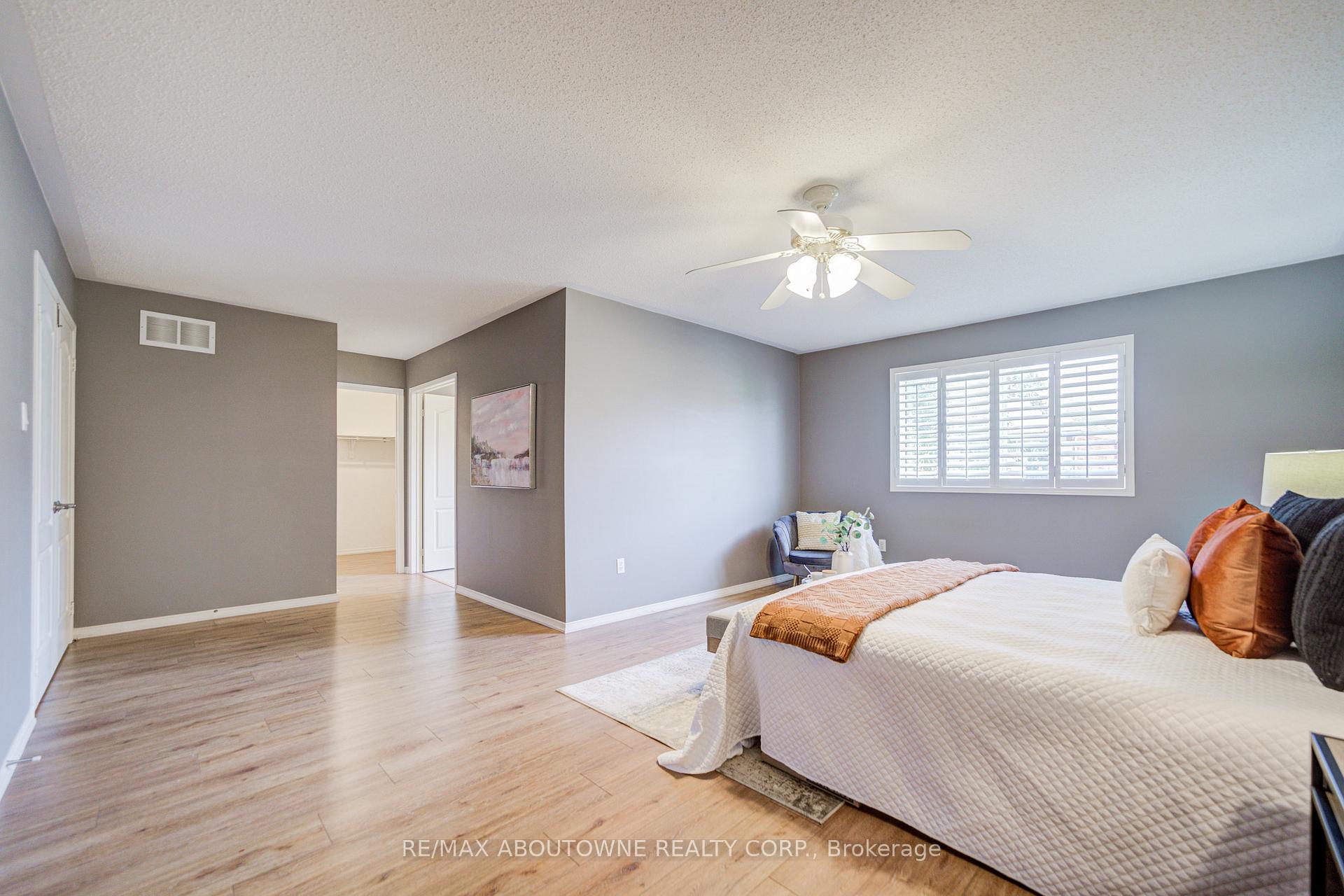 3041 Caulfield Crescent