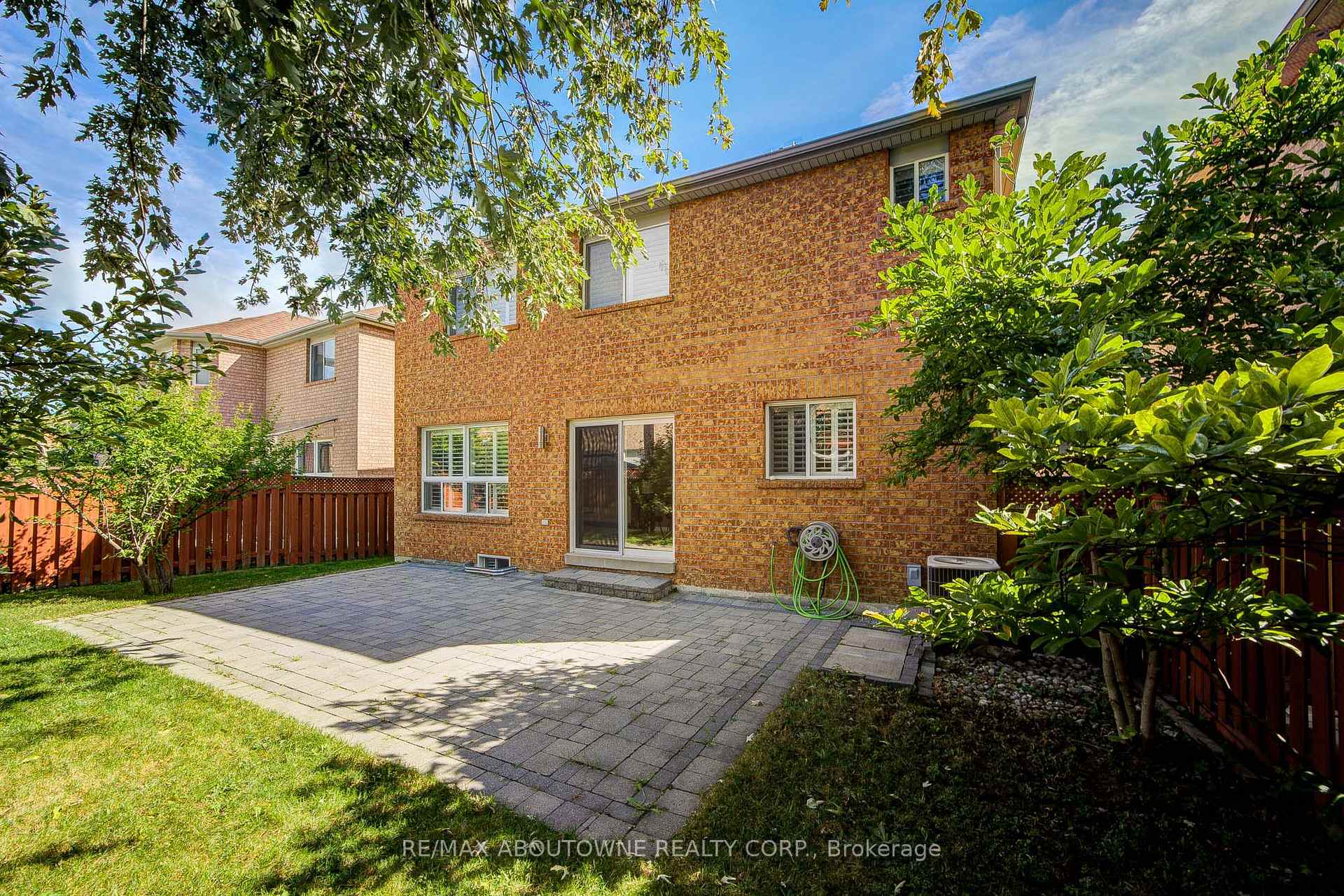 3041 Caulfield Crescent