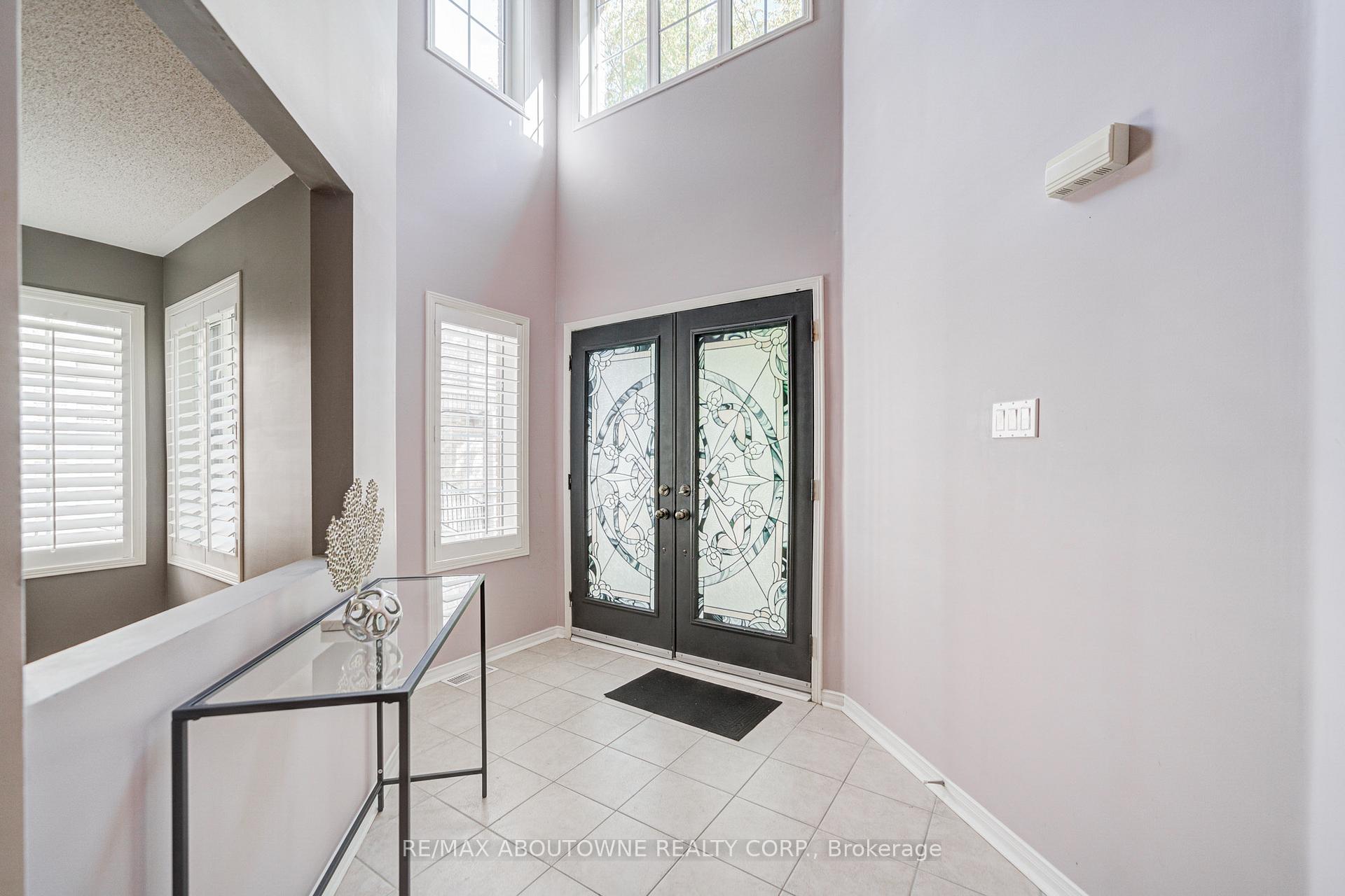 3041 Caulfield Crescent