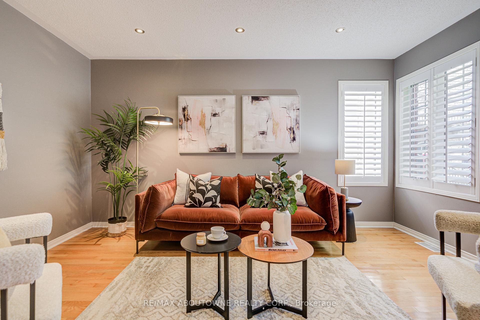 3041 Caulfield Crescent