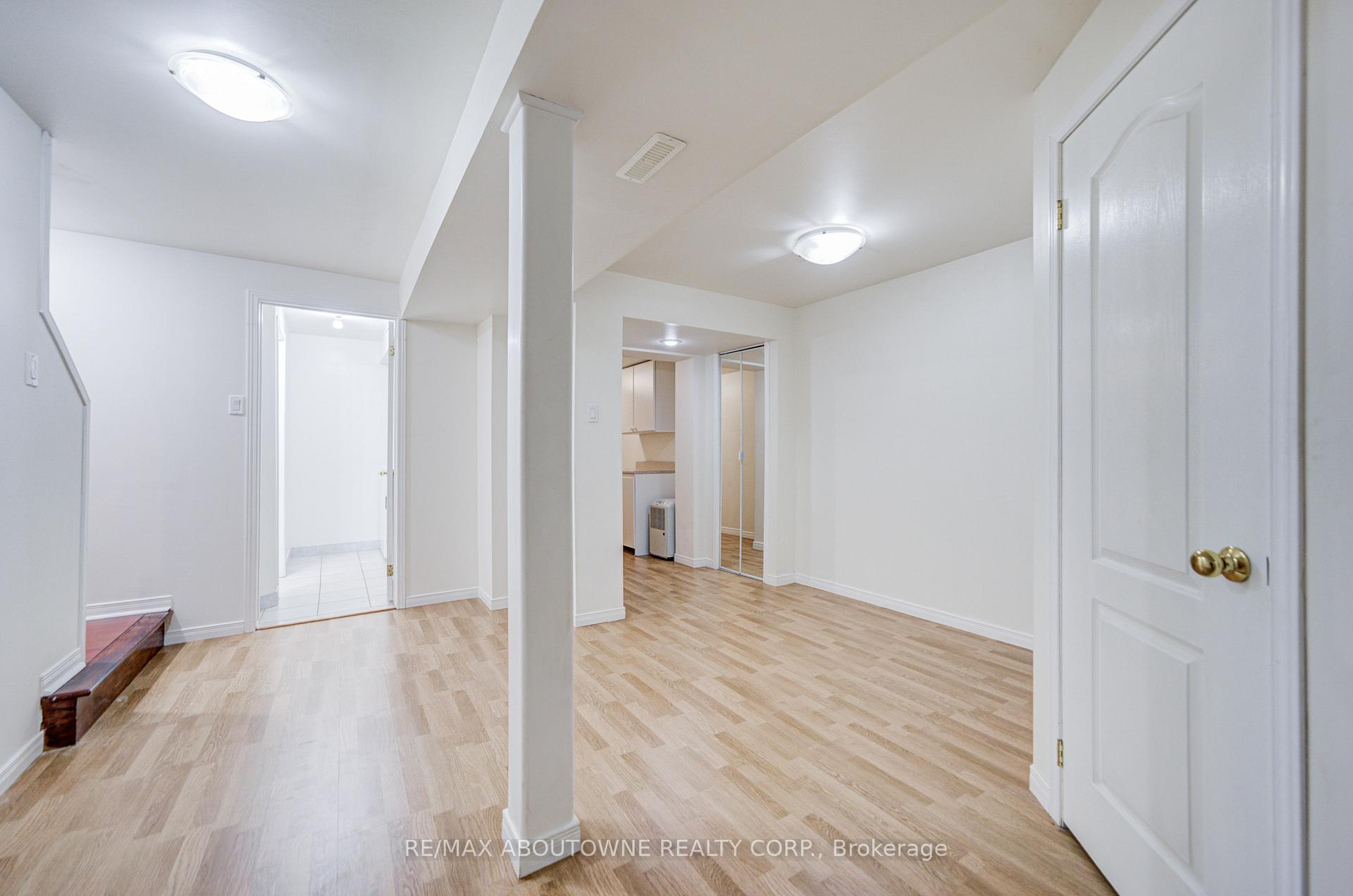 1230 Sagewood Crescent