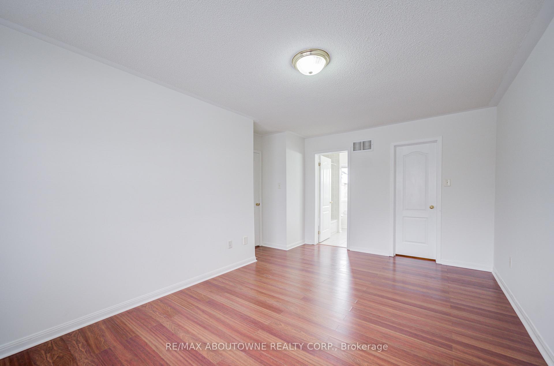 1230 Sagewood Crescent