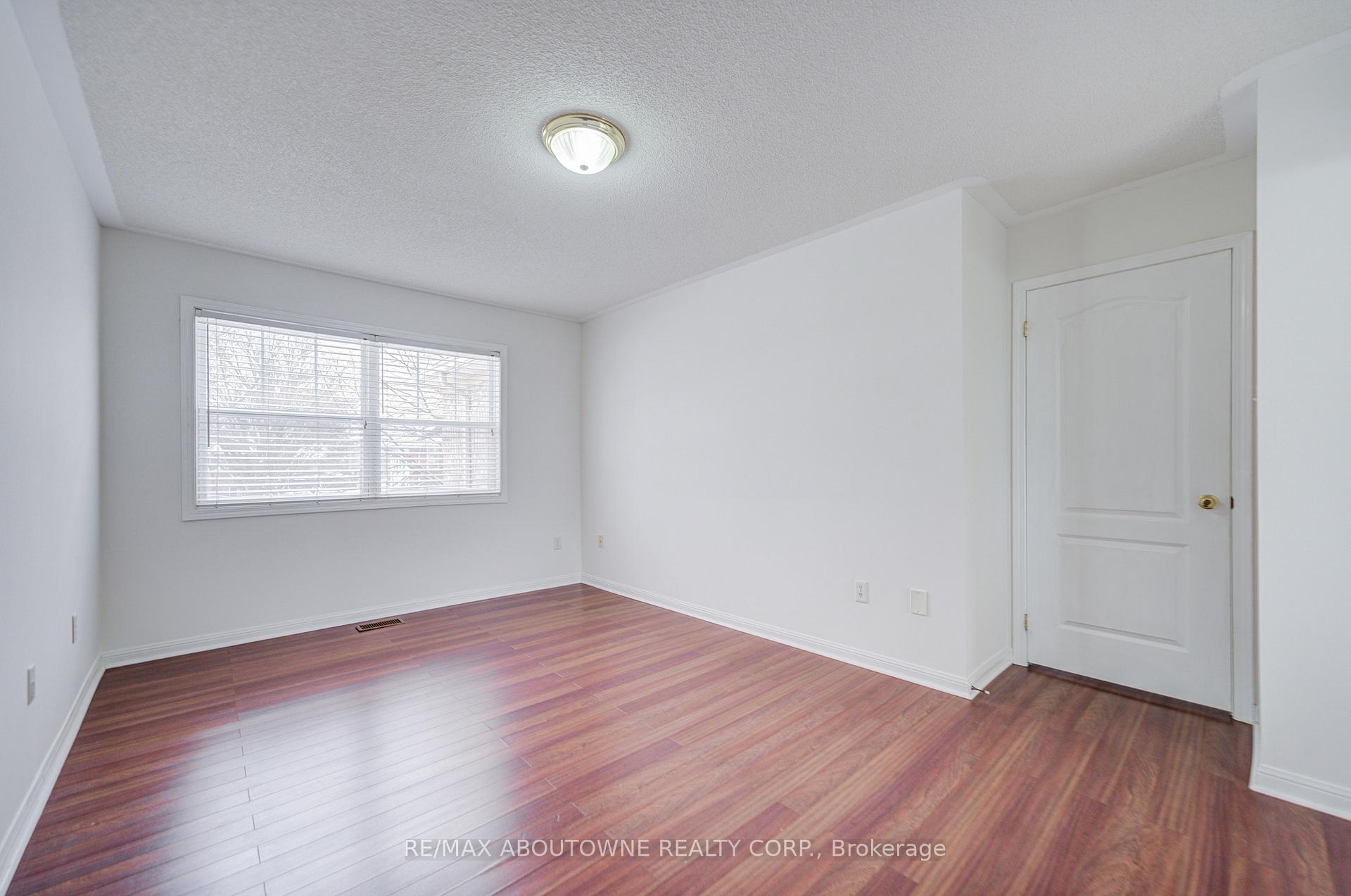 1230 Sagewood Crescent