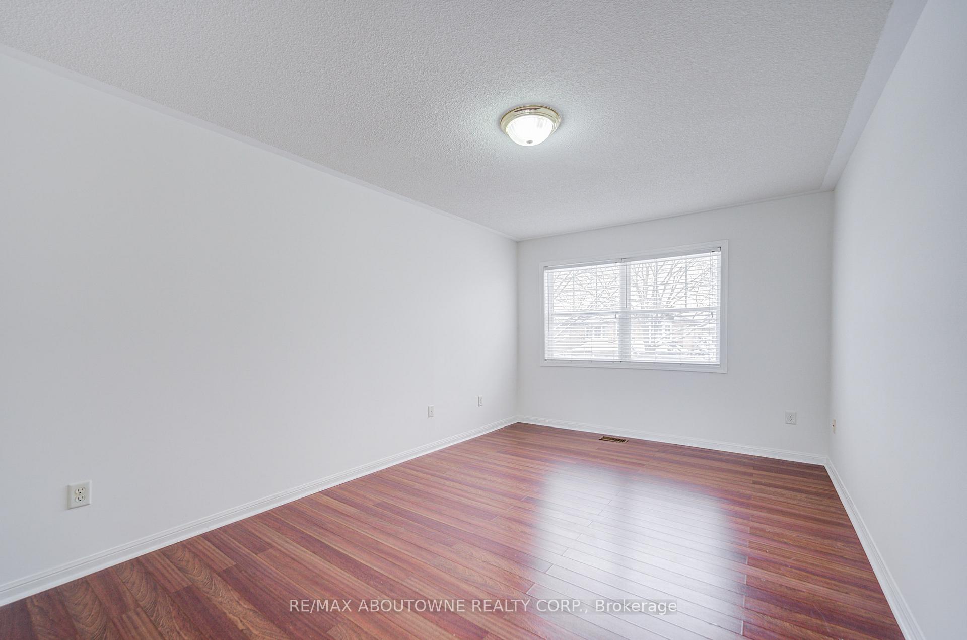 1230 Sagewood Crescent