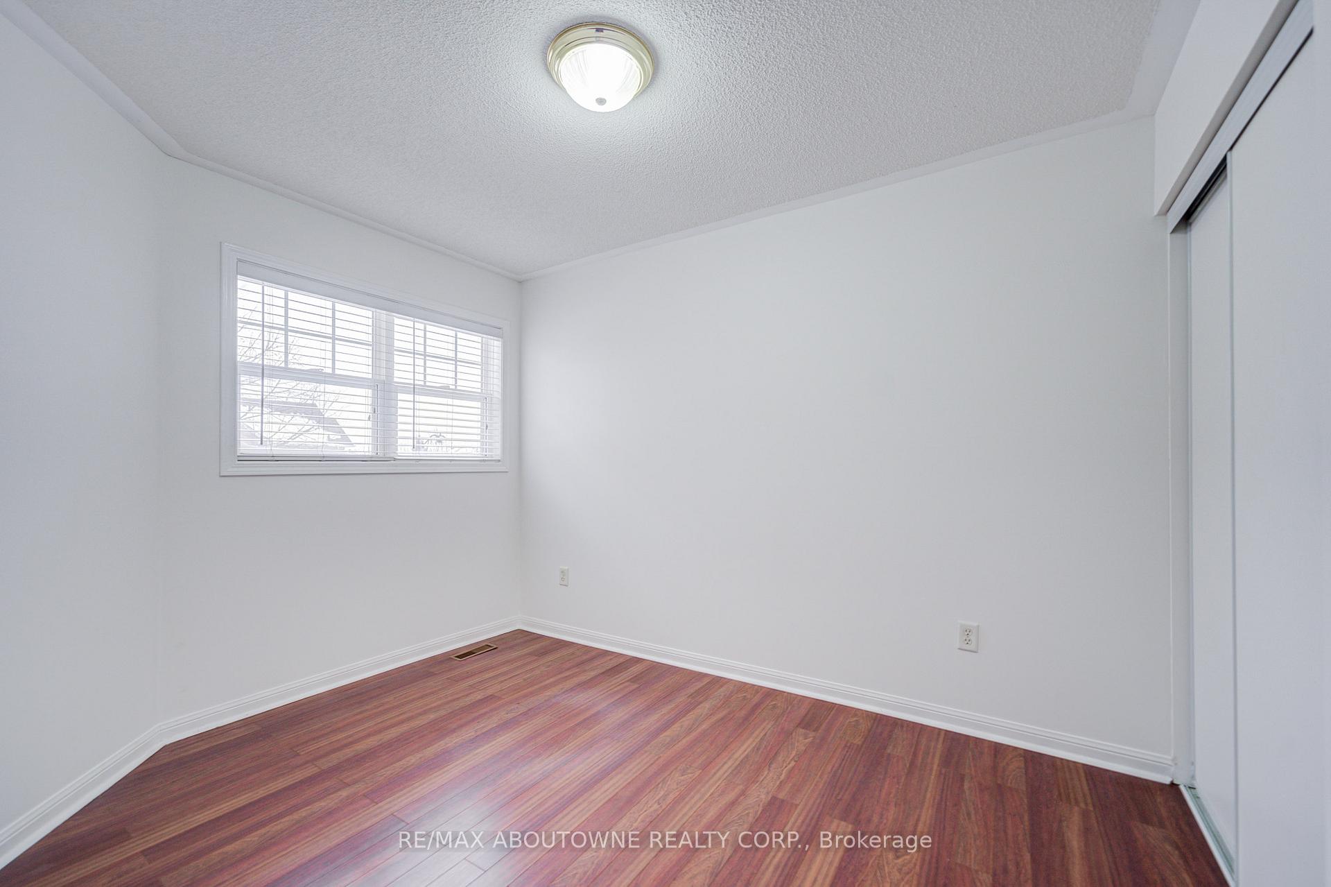 1230 Sagewood Crescent