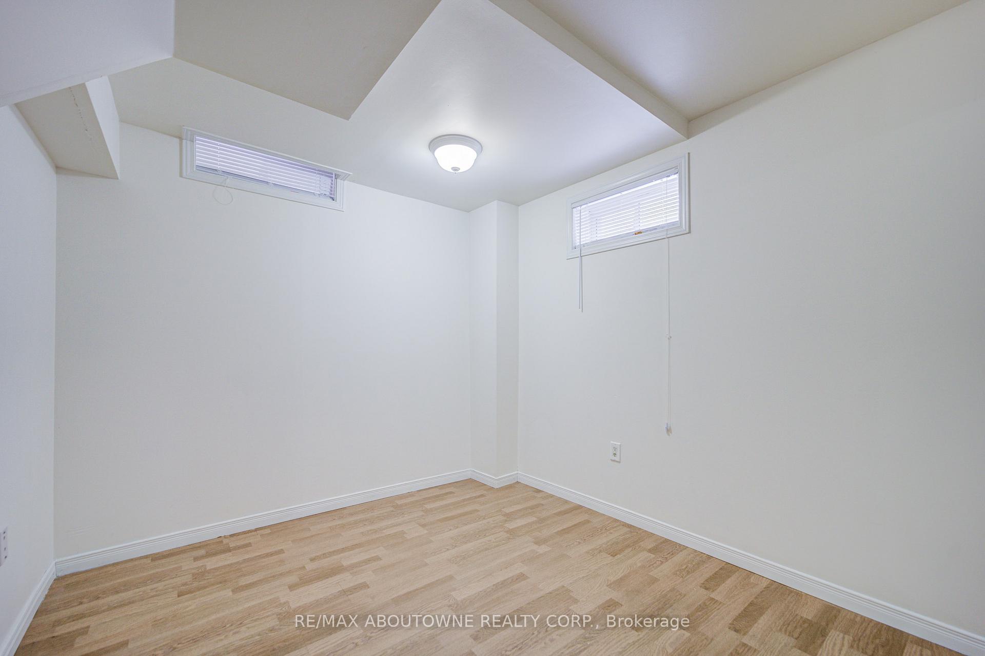 1230 Sagewood Crescent