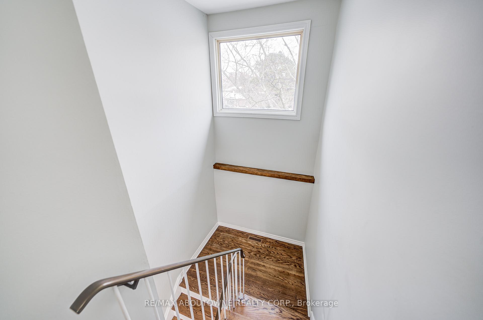 100 Oakdale Drive, Oakville, ON L6H 1J3