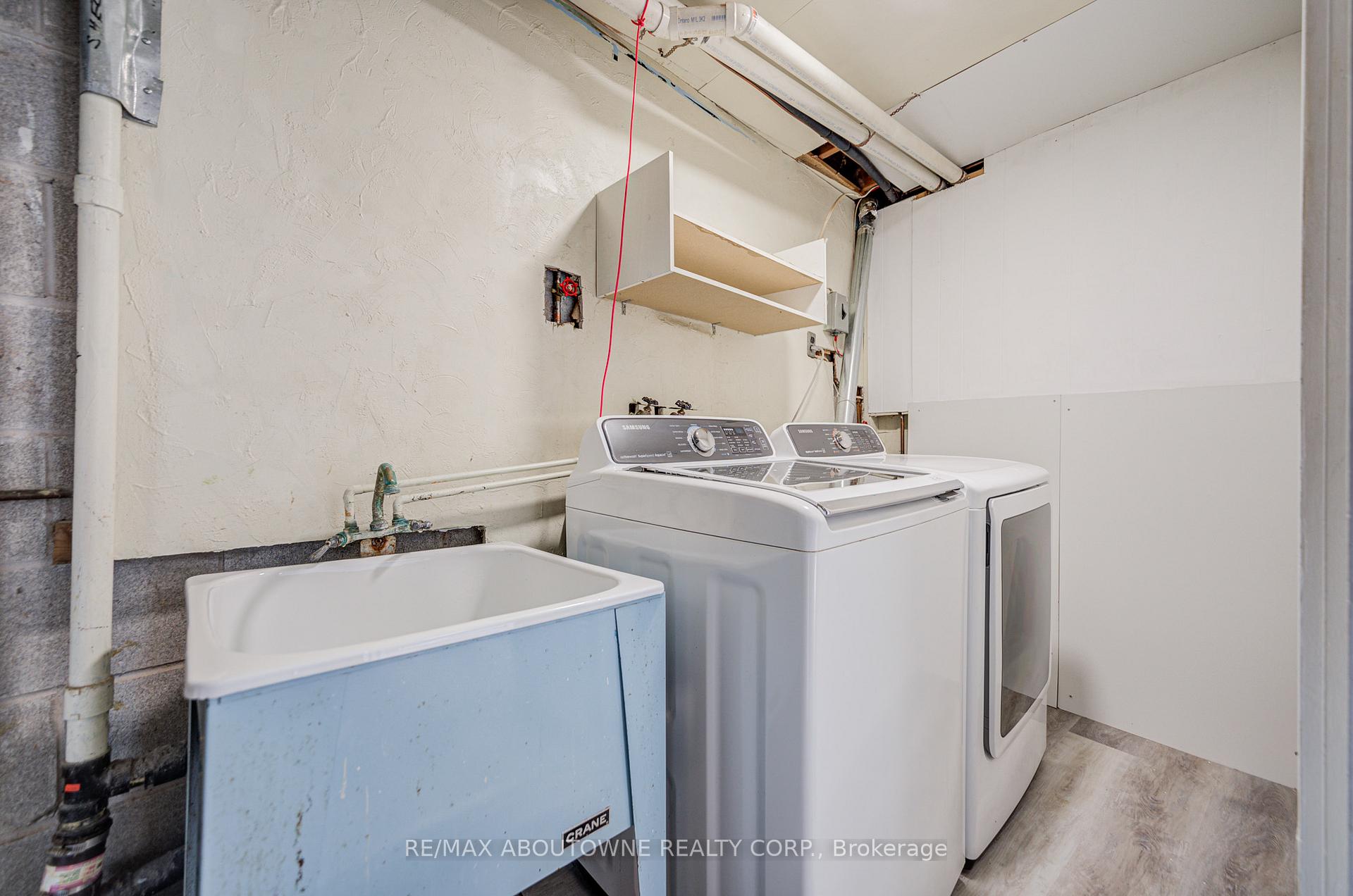 100 Oakdale Drive, Oakville, ON L6H 1J3, Oakville ON, L6H 1J3