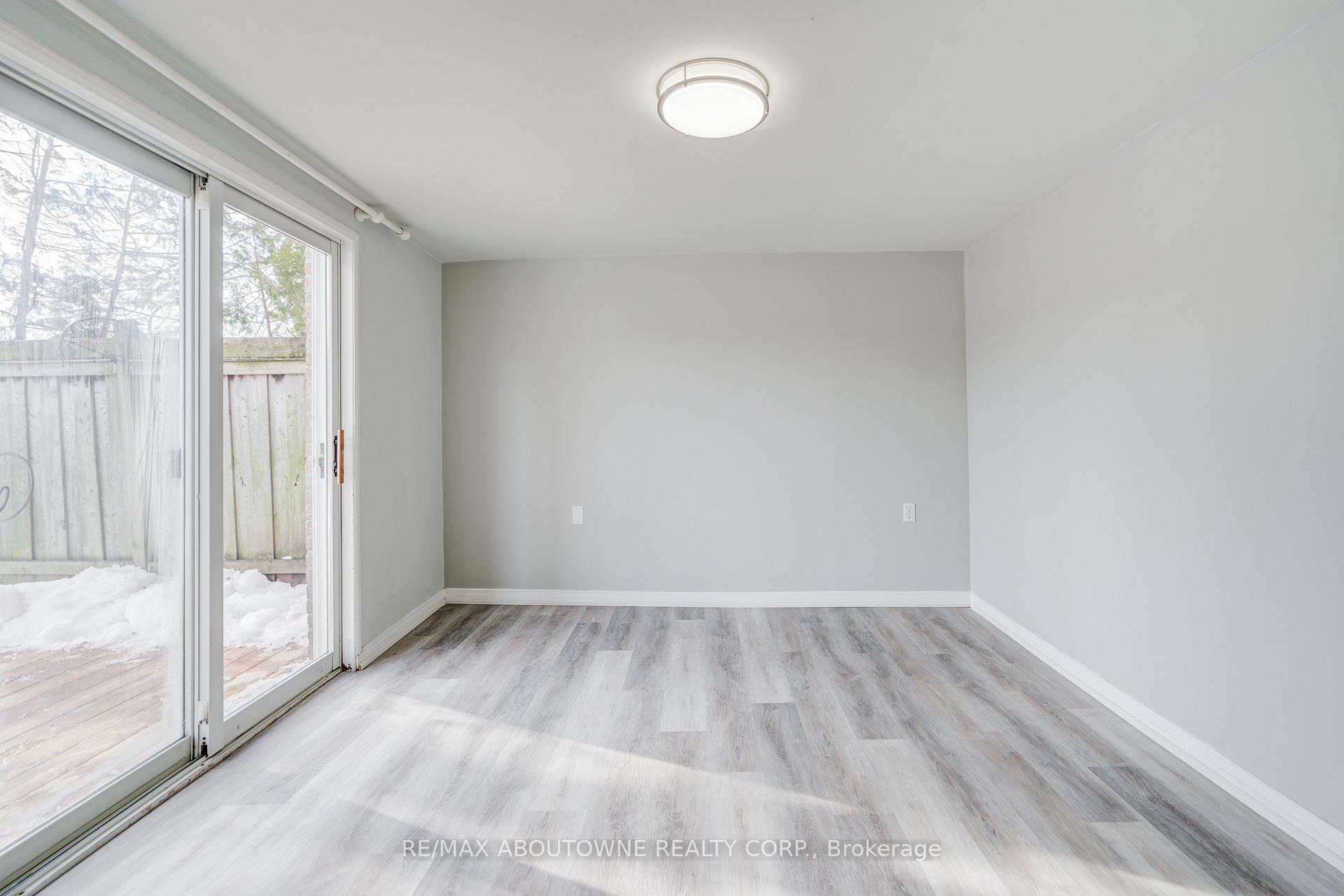 100 Oakdale Drive, Oakville, ON L6H 1J3