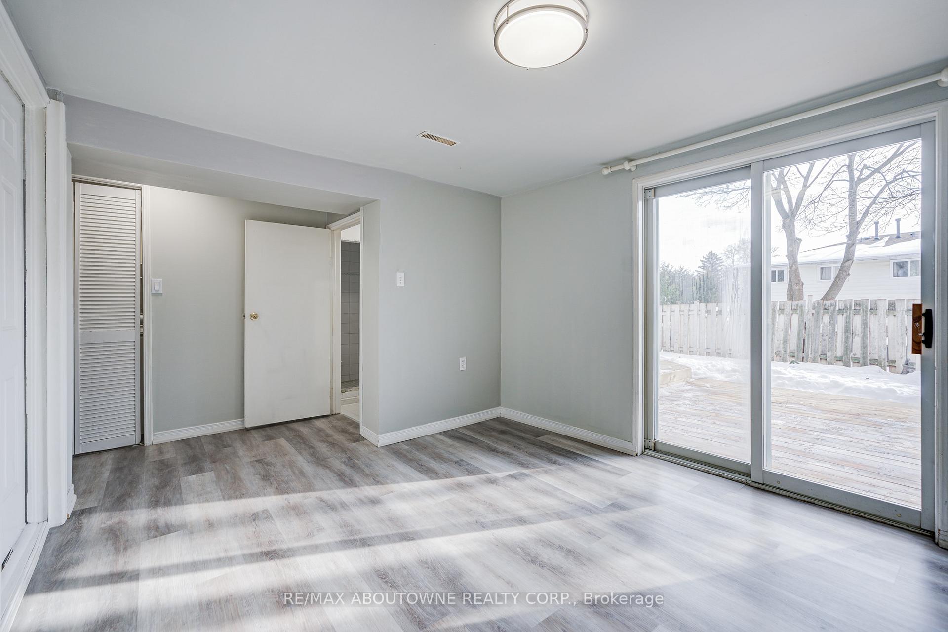 100 Oakdale Drive, Oakville, ON L6H 1J3