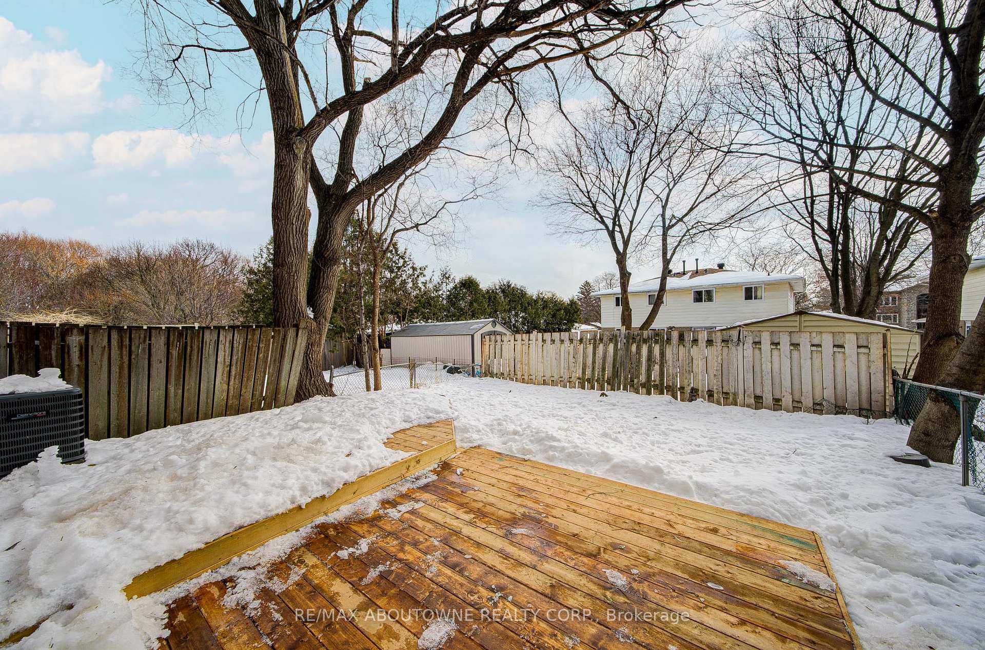 100 Oakdale Drive, Oakville, ON L6H 1J3