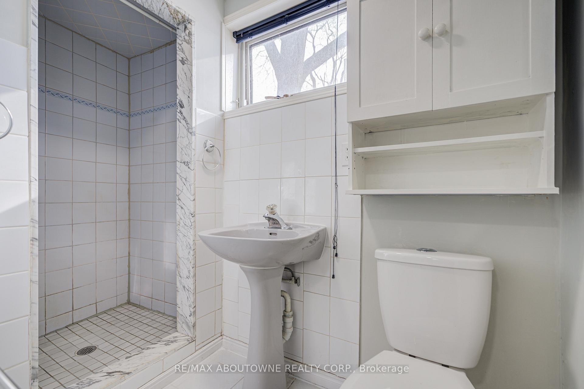 100 Oakdale Drive, Oakville, ON L6H 1J3