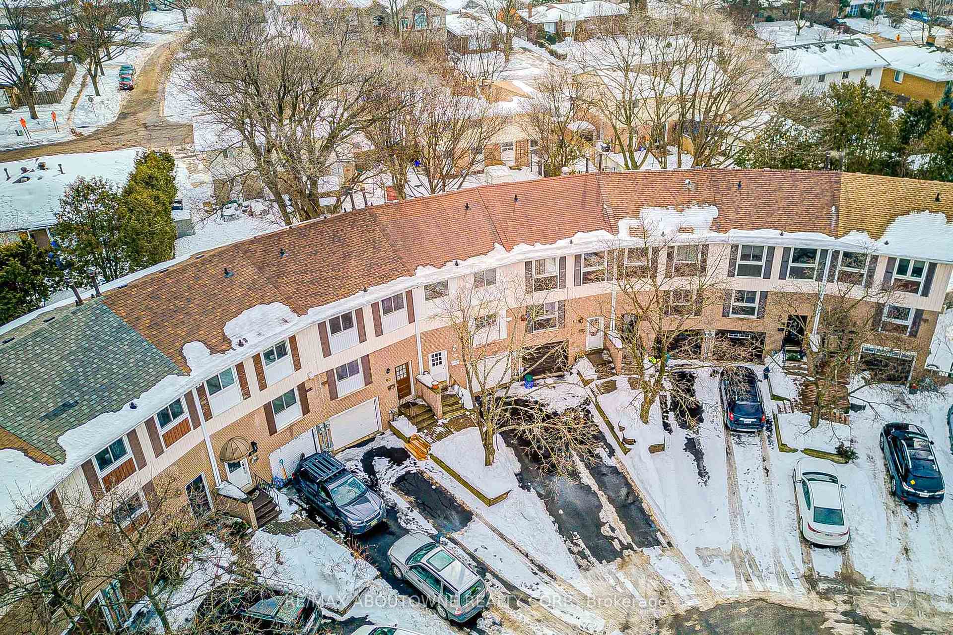 100 Oakdale Drive, Oakville, ON L6H 1J3