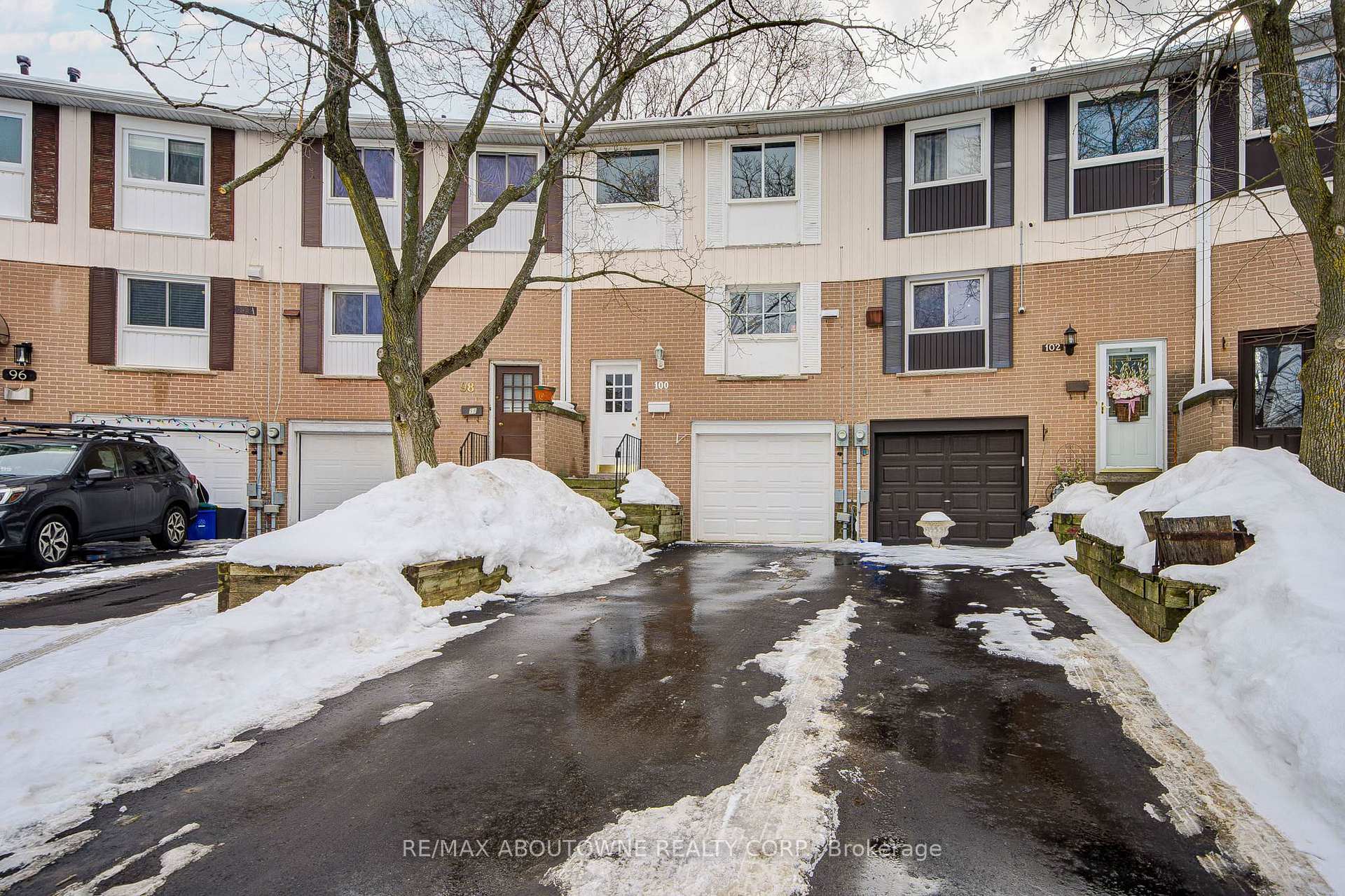 100 Oakdale Drive, Oakville, ON L6H 1J3, Oakville ON, L6H 1J3