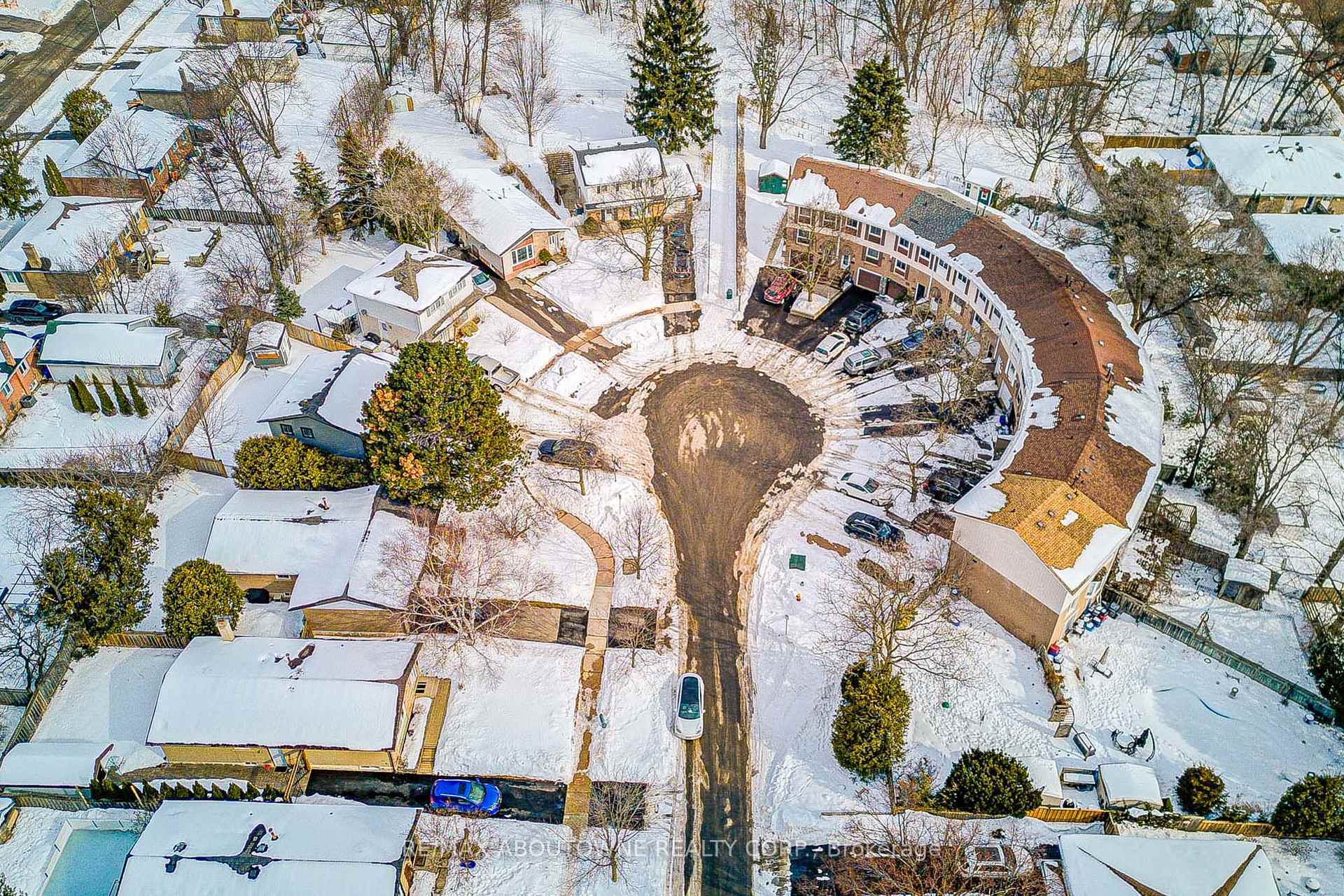 100 Oakdale Drive, Oakville, ON L6H 1J3