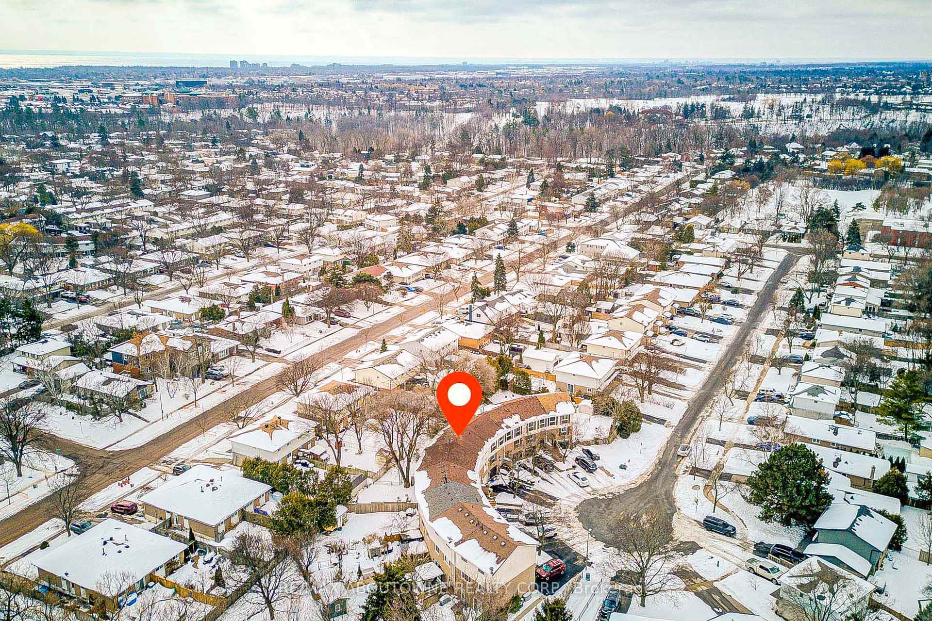 100 Oakdale Drive, Oakville, ON L6H 1J3