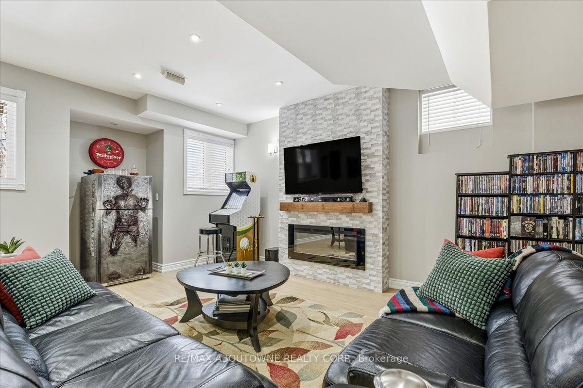 3260 Ribble Crescent, Oakville, ON L6M 0B1, Oakville ON, L6M 0B1