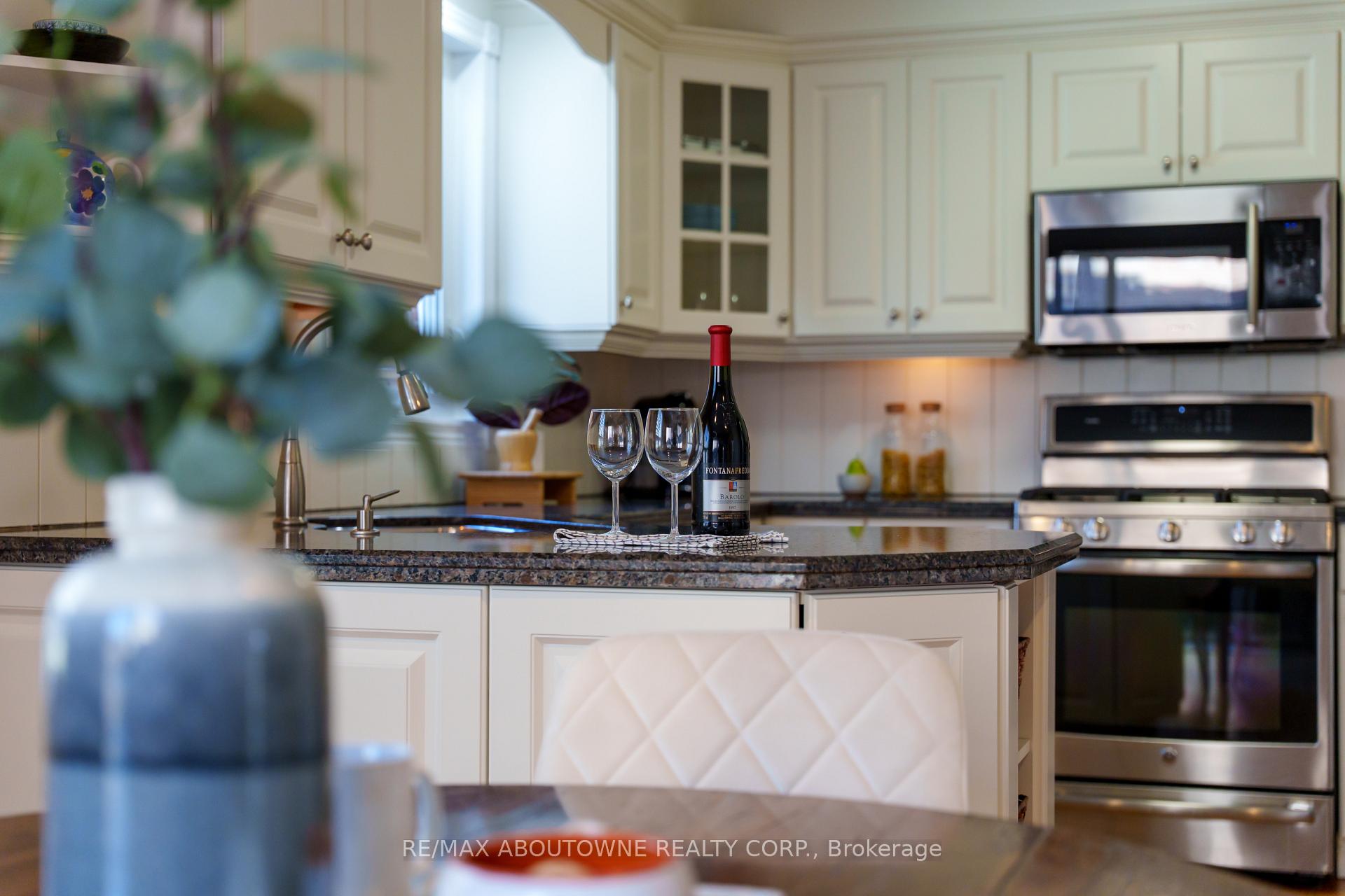 1323 Blackburn Drive, Oakville, ON L6M 2X9