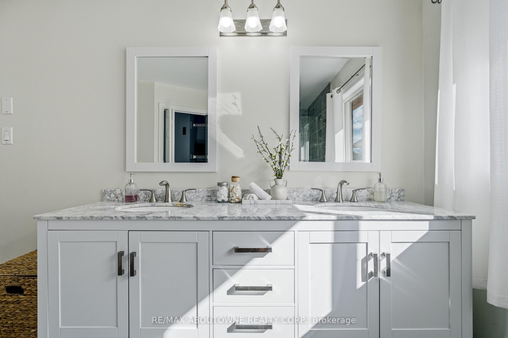 1323 Blackburn Drive, Oakville, ON L6M 2X9