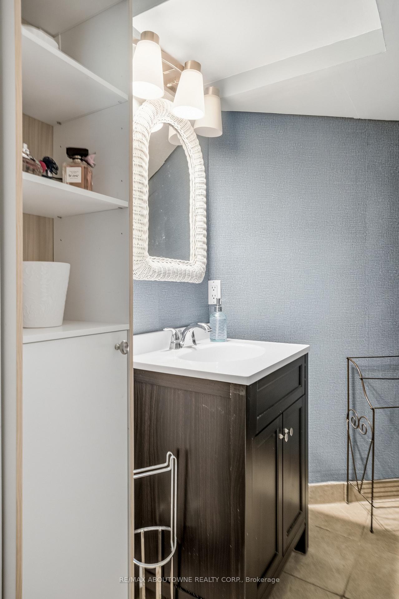 1323 Blackburn Drive, Oakville, ON L6M 2X9