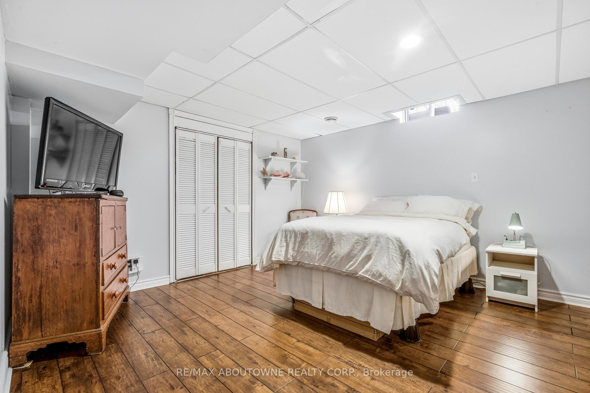 1323 Blackburn Drive, Oakville, ON L6M 2X9