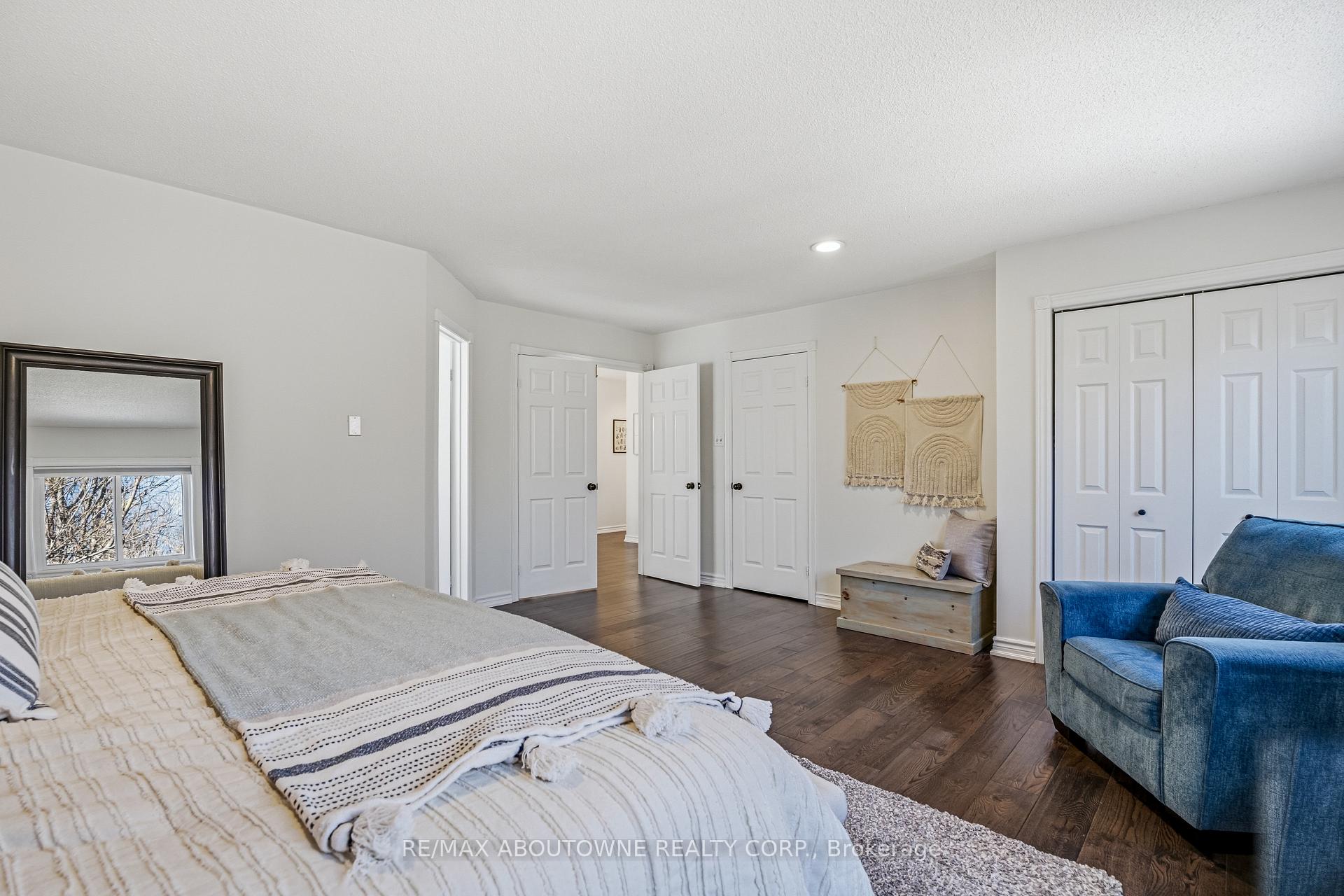 1323 Blackburn Drive, Oakville, ON L6M 2X9