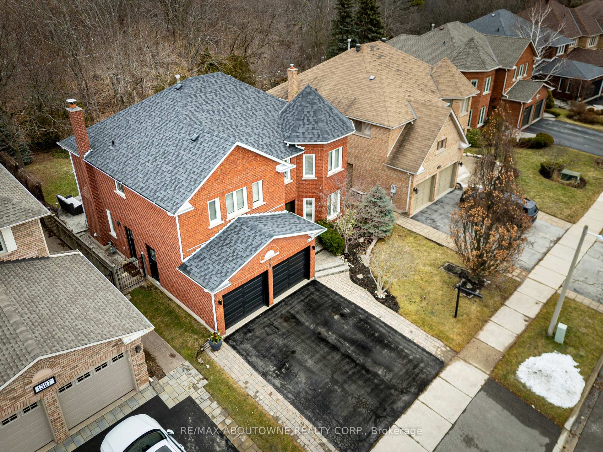 1323 Blackburn Drive, Oakville, ON L6M 2X9