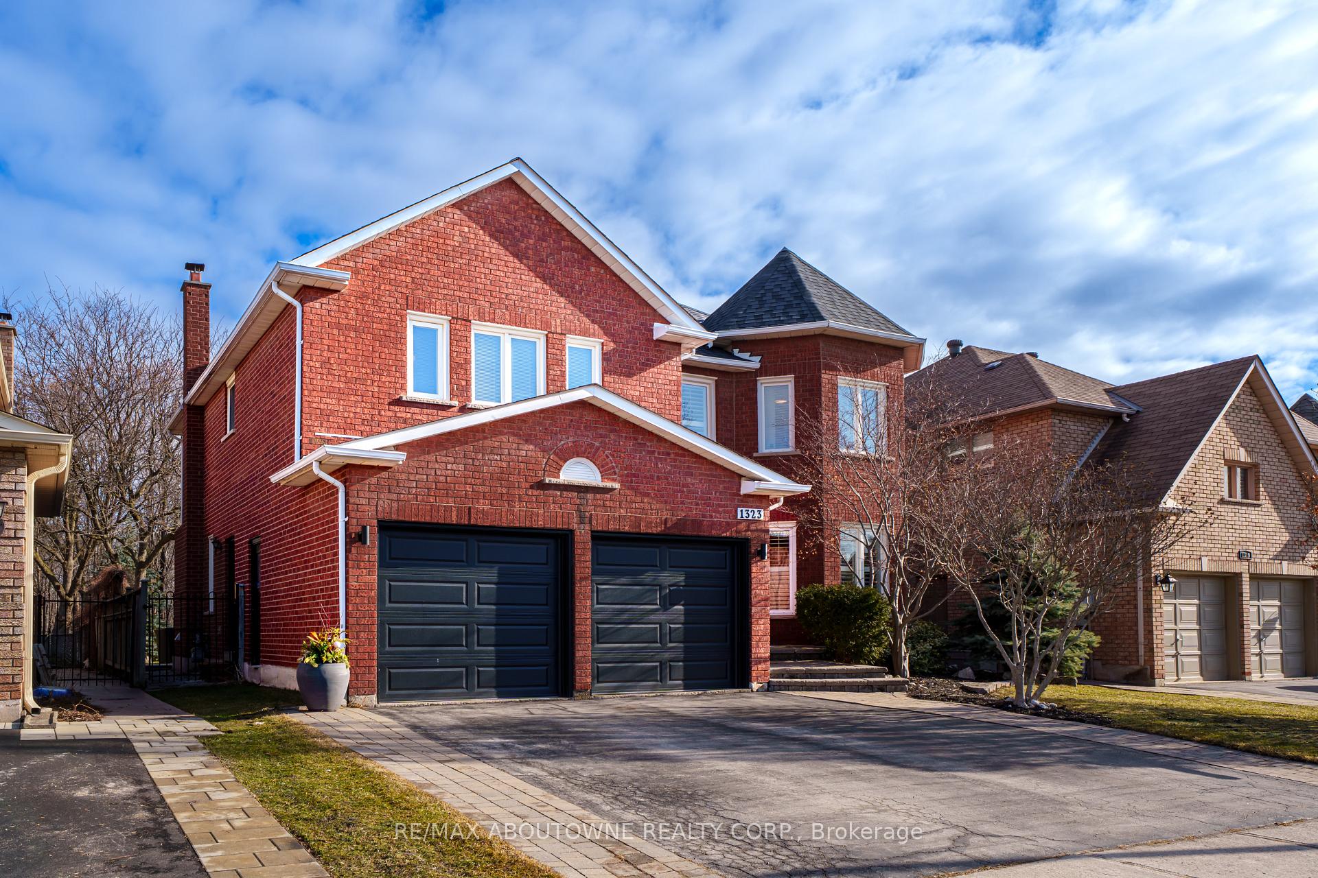 1323 Blackburn Drive, Oakville, ON L6M 2X9