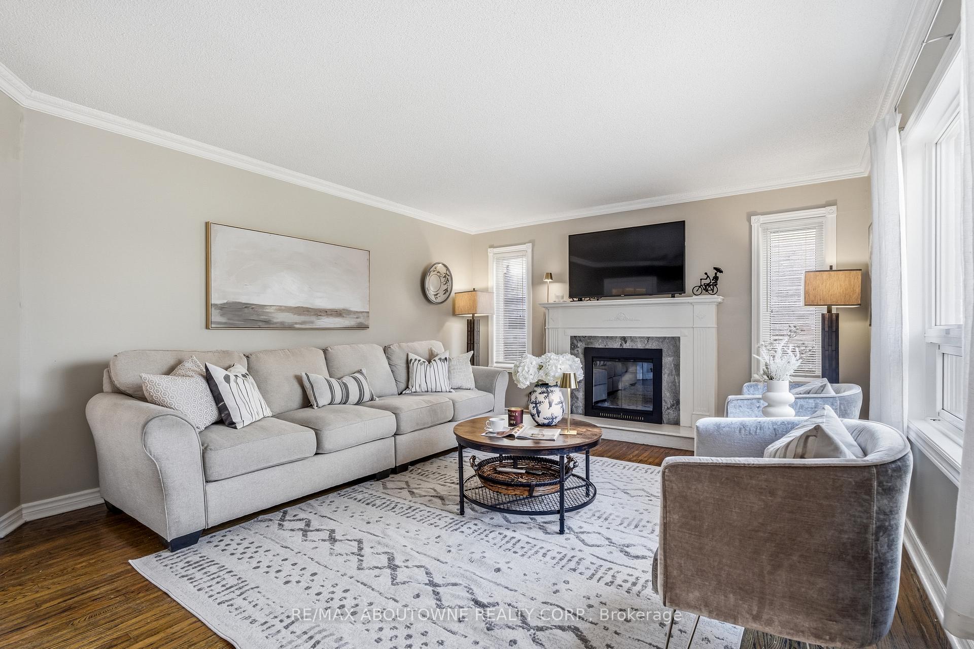 1323 Blackburn Drive, Oakville, ON L6M 2X9