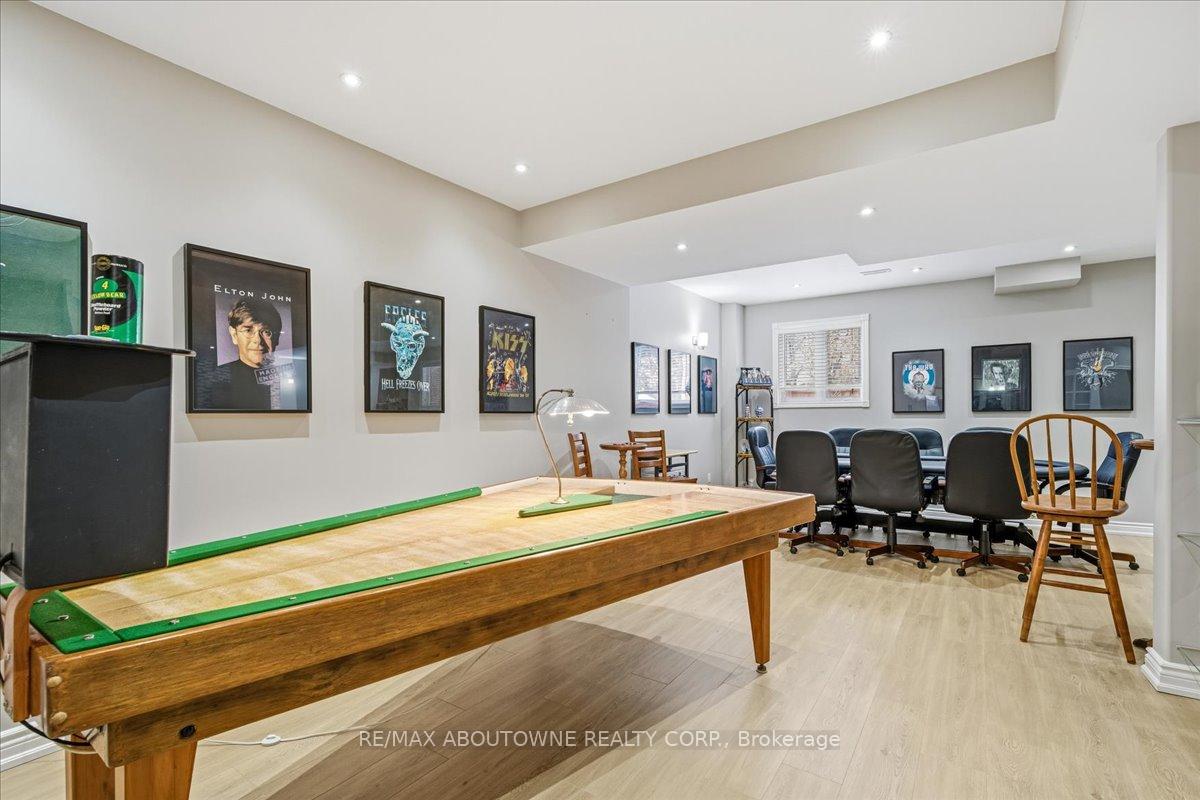 3260 Ribble Crescent, Oakville, ON L6M 0B1