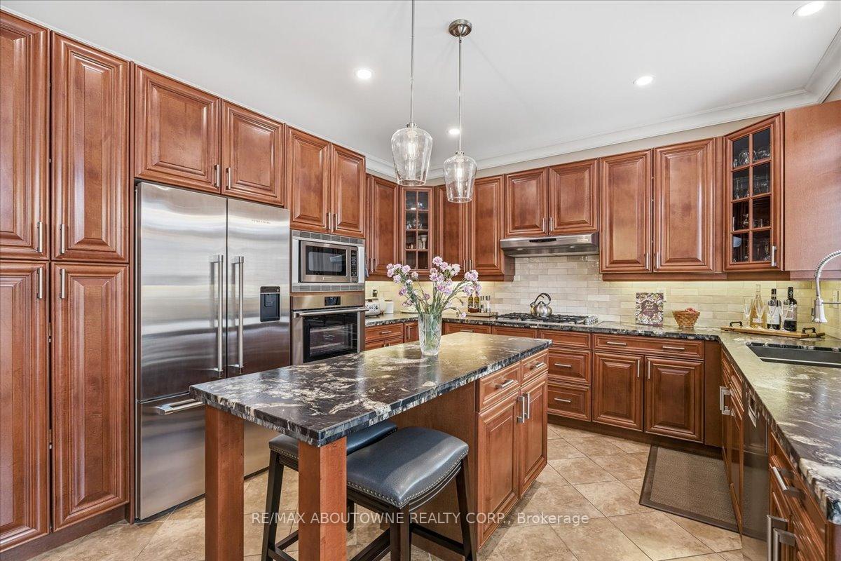 3260 Ribble Crescent, Oakville, ON L6M 0B1