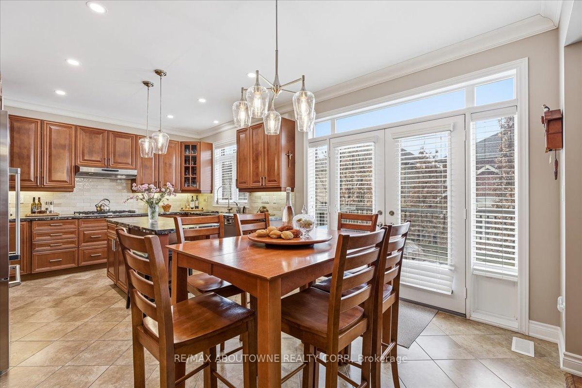 3260 Ribble Crescent, Oakville, ON L6M 0B1