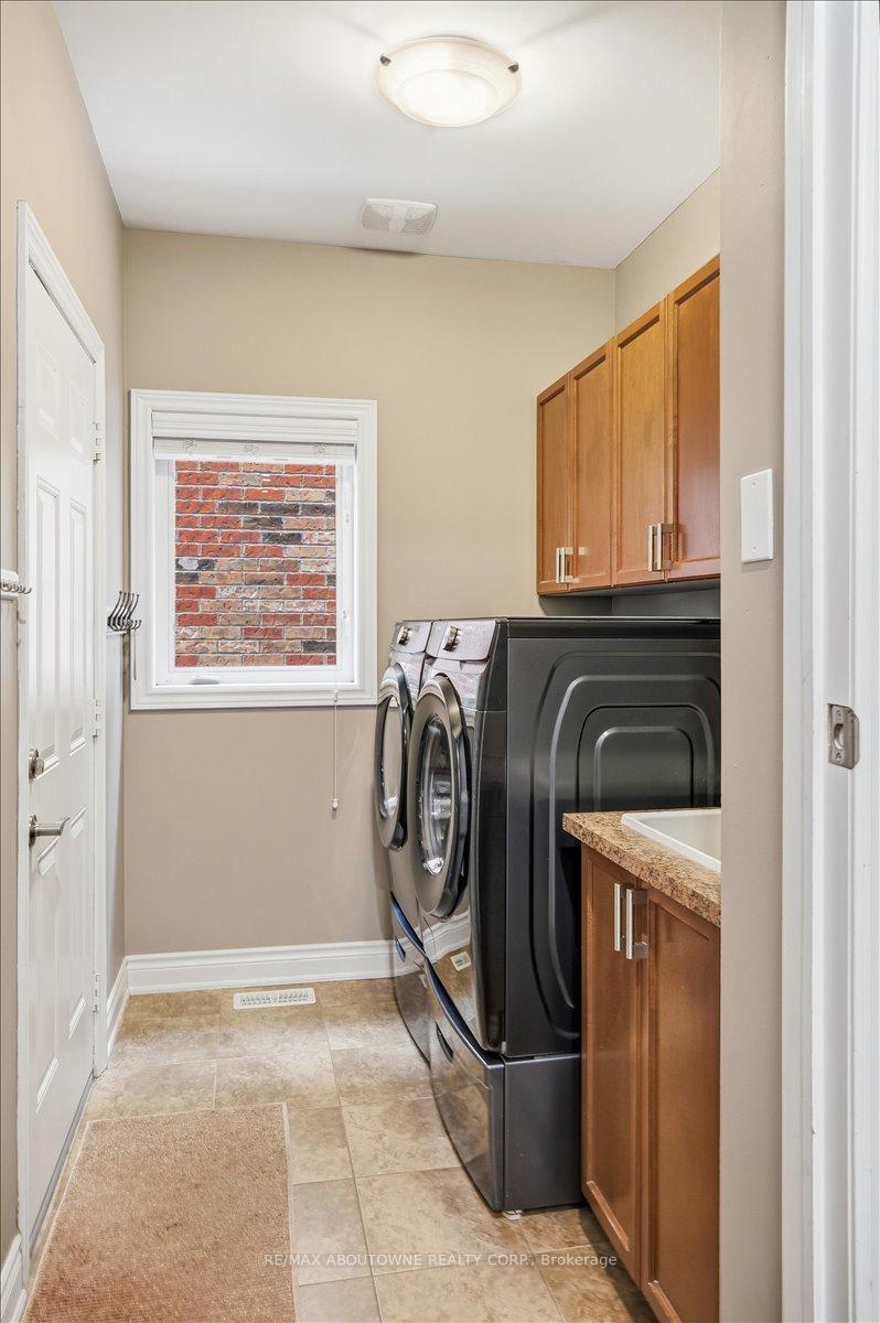 3260 Ribble Crescent, Oakville, ON L6M 0B1