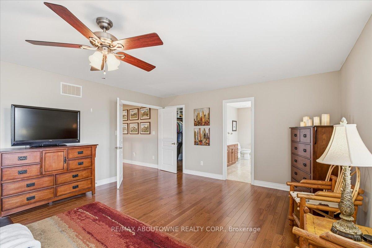 3260 Ribble Crescent, Oakville, ON L6M 0B1