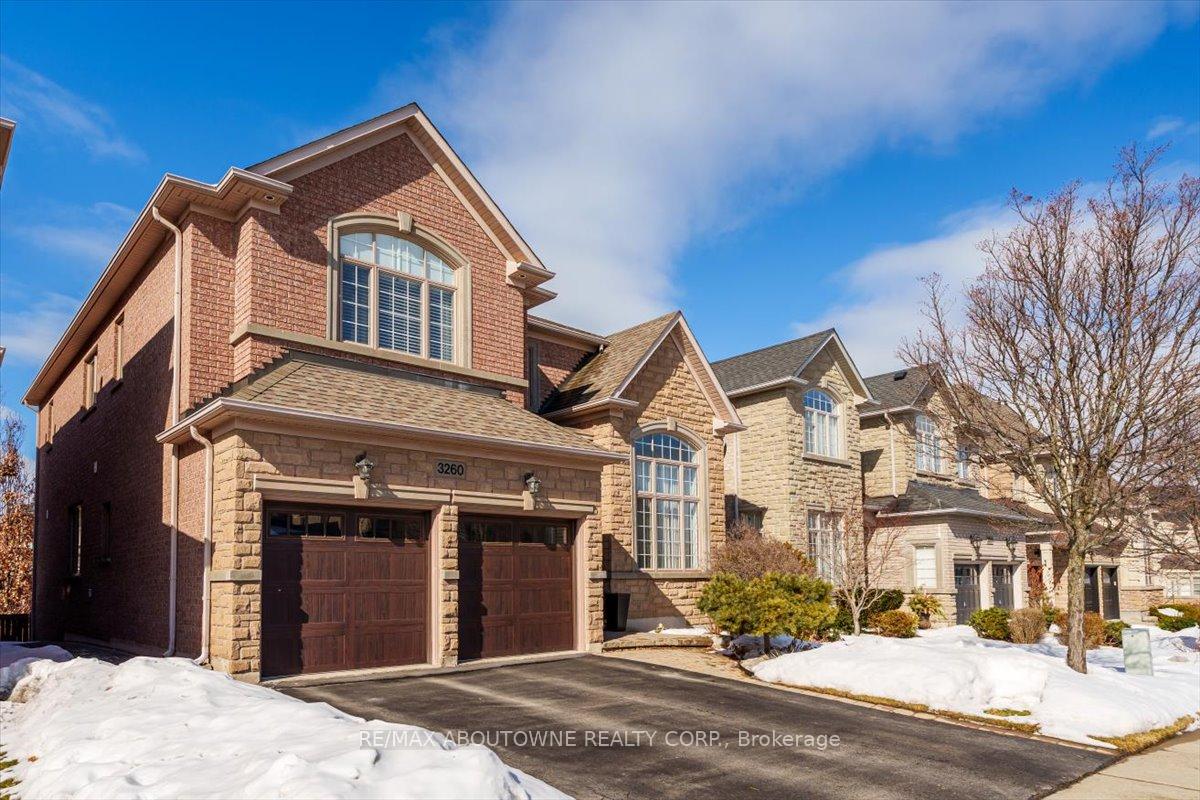 3260 Ribble Crescent, Oakville, ON L6M 0B1