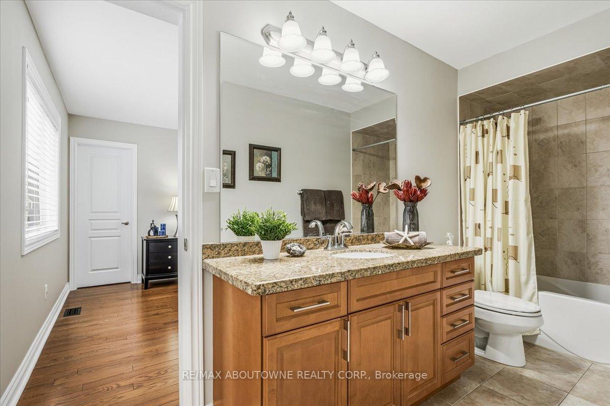 3260 Ribble Crescent, Oakville, ON L6M 0B1