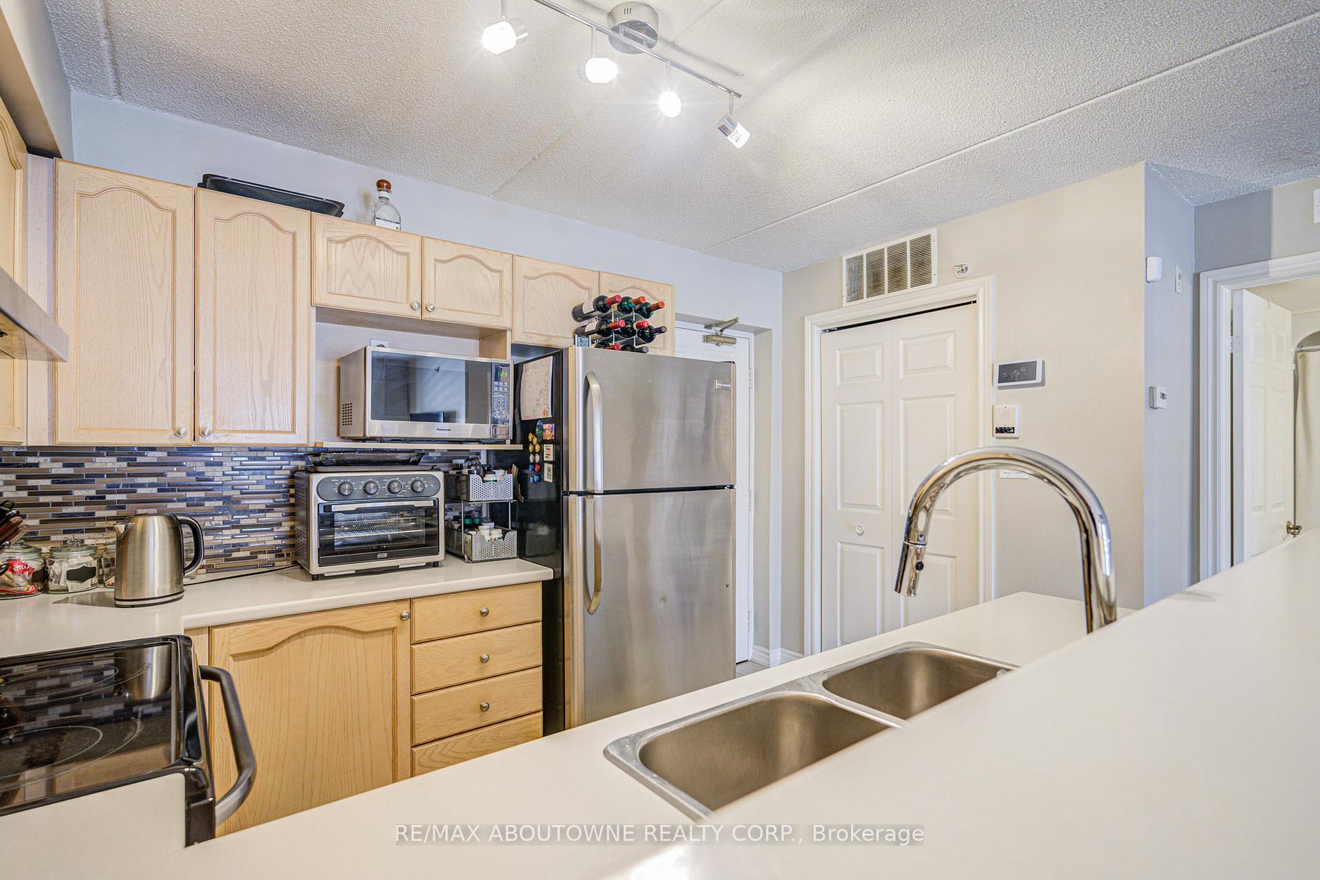 1490 Bishops Gate 109